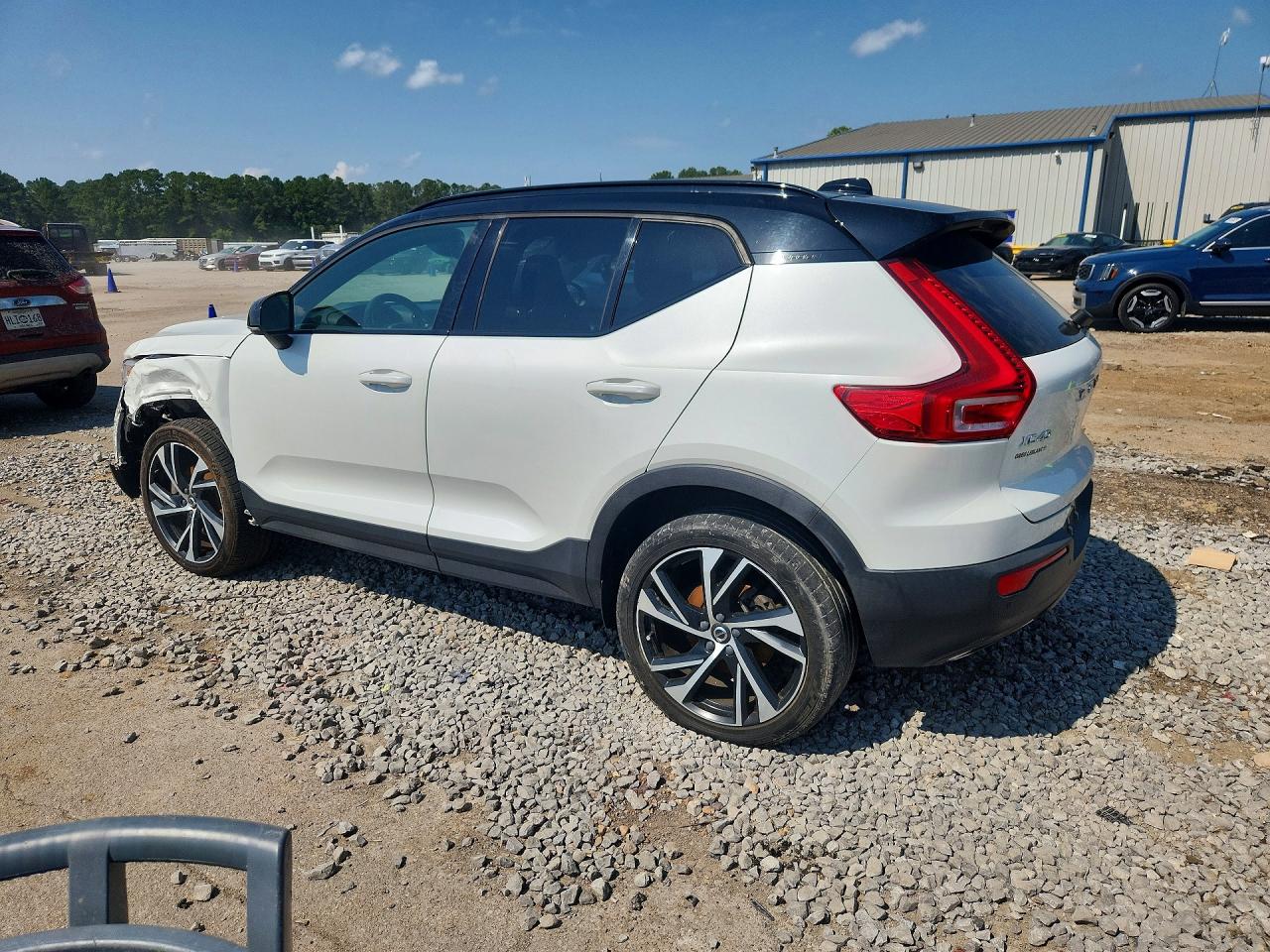 2020 VOLVO XC40