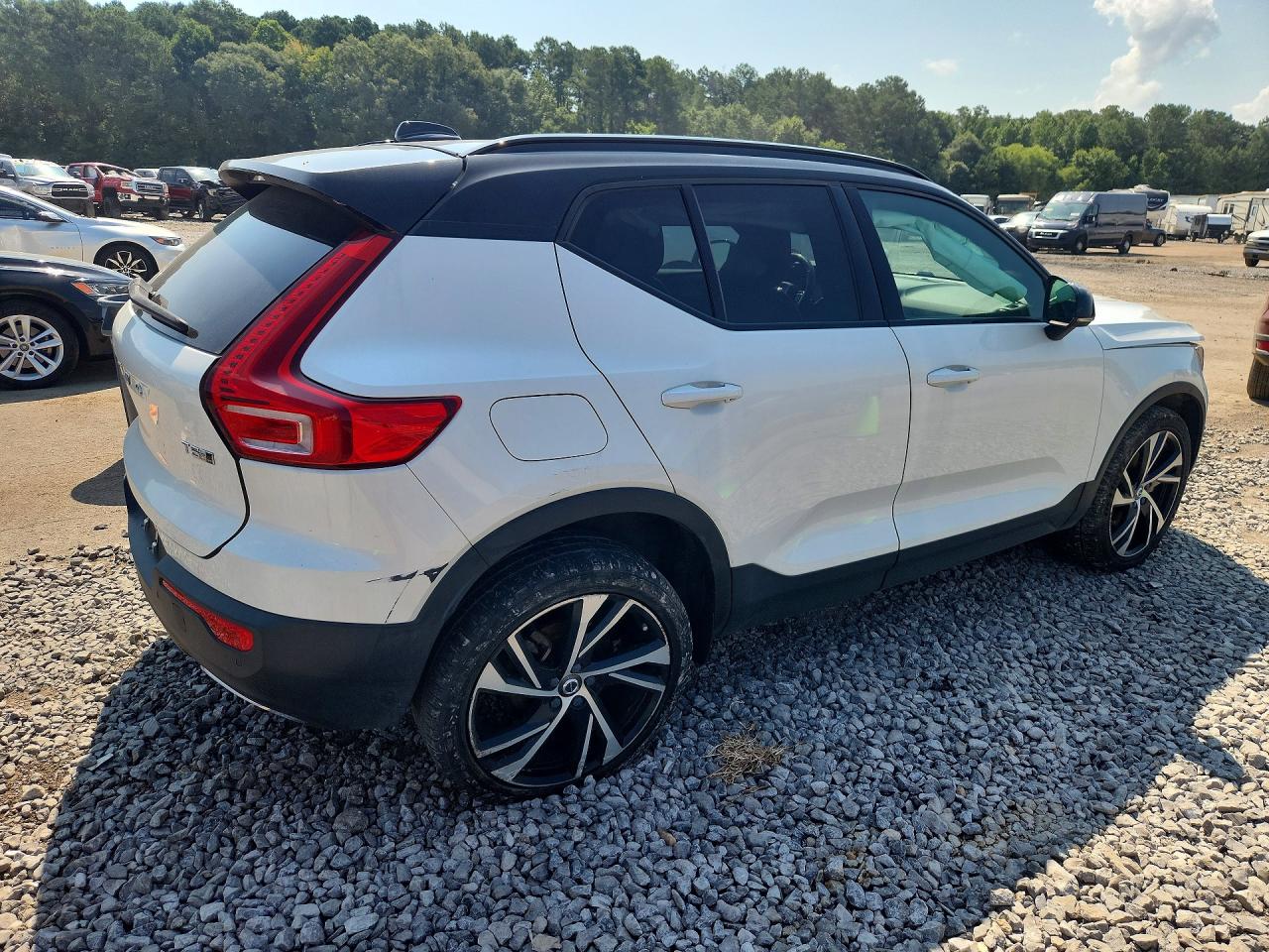 2020 VOLVO XC40