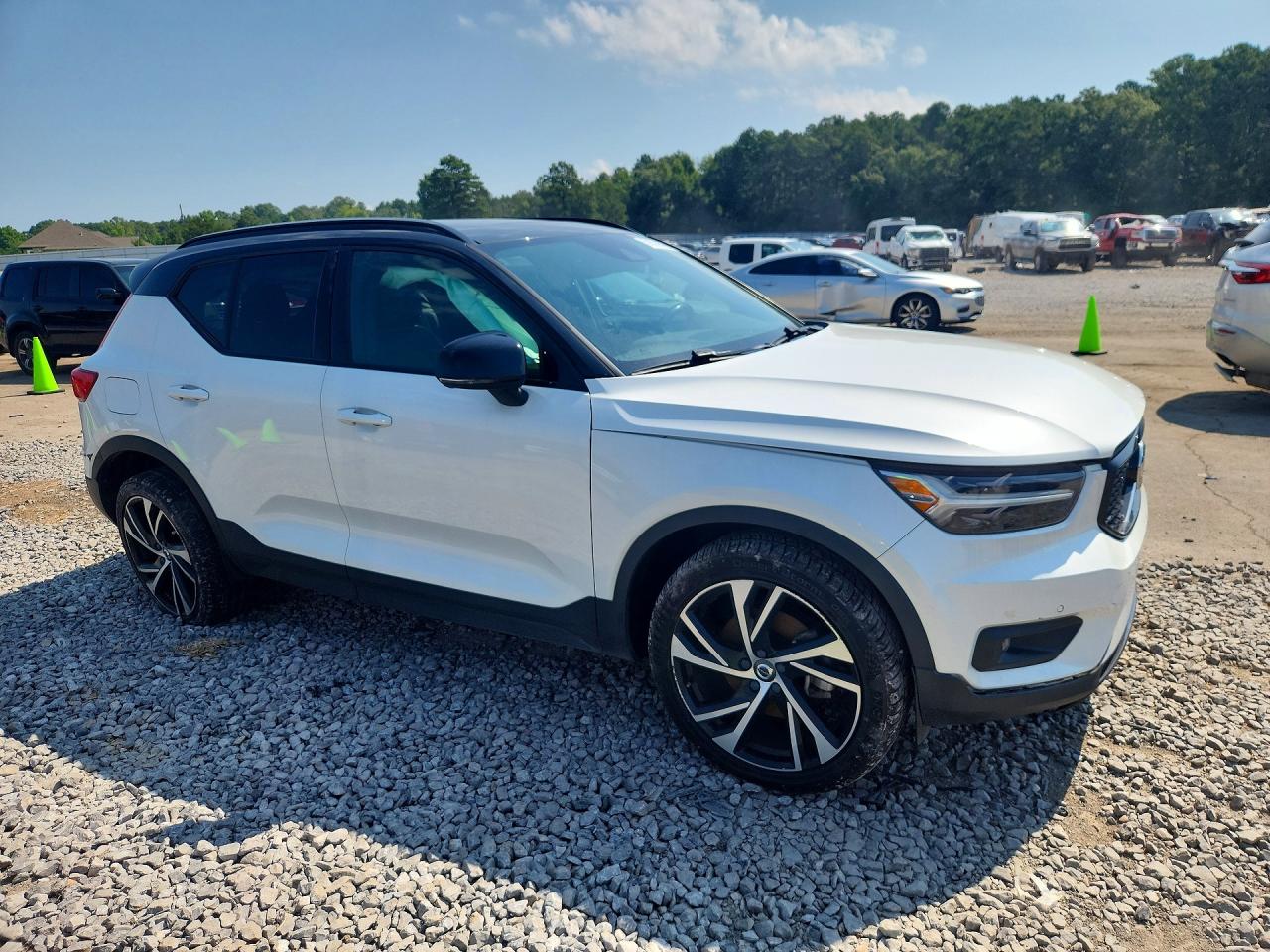 2020 VOLVO XC40