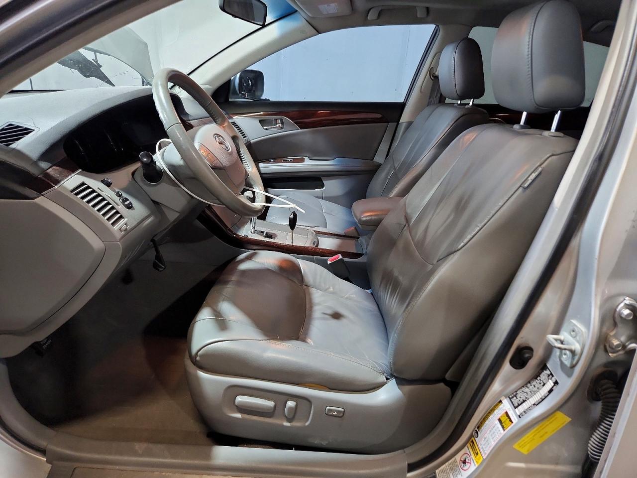 2010 TOYOTA AVALON
