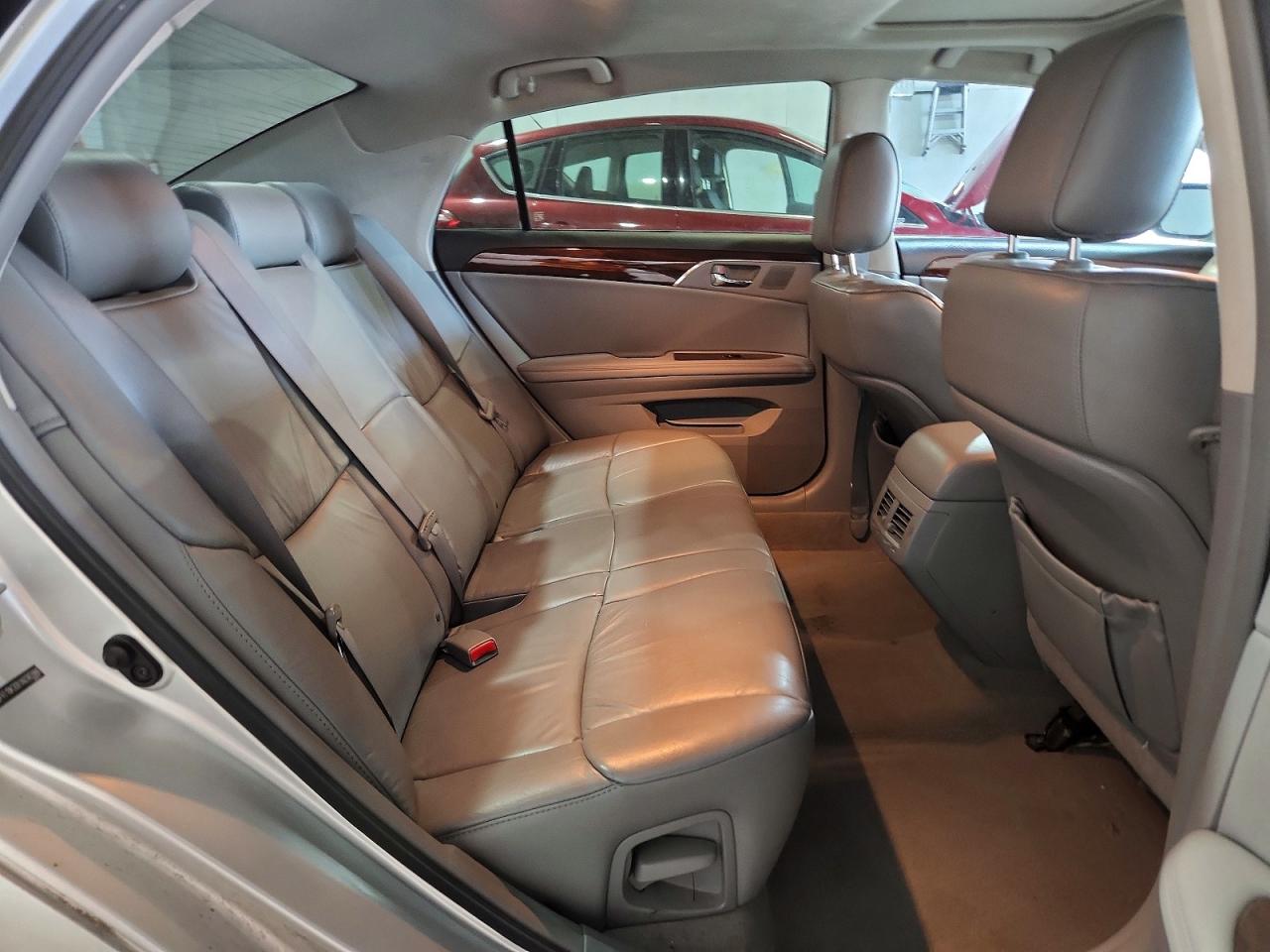 2010 TOYOTA AVALON