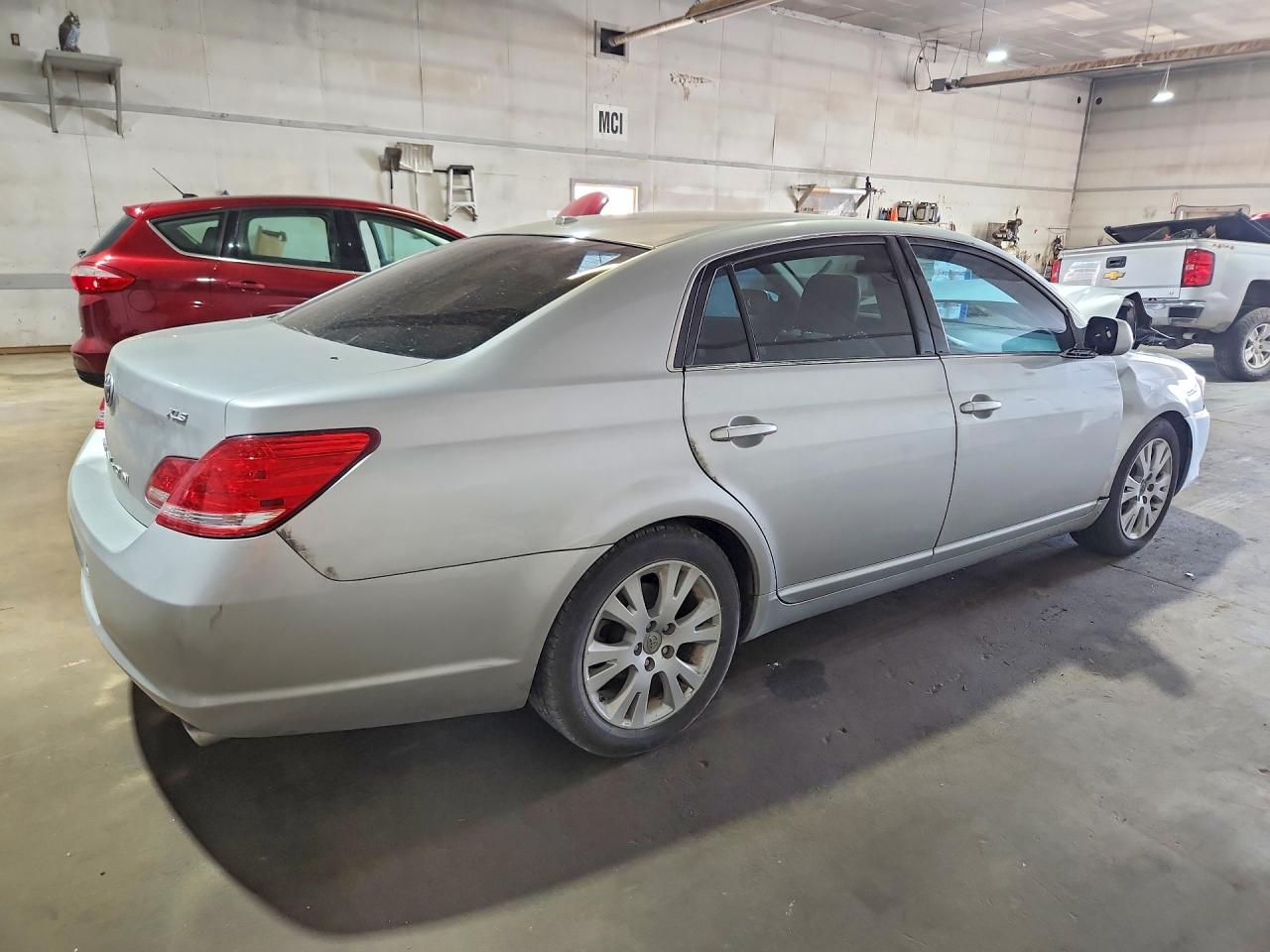 2010 TOYOTA AVALON