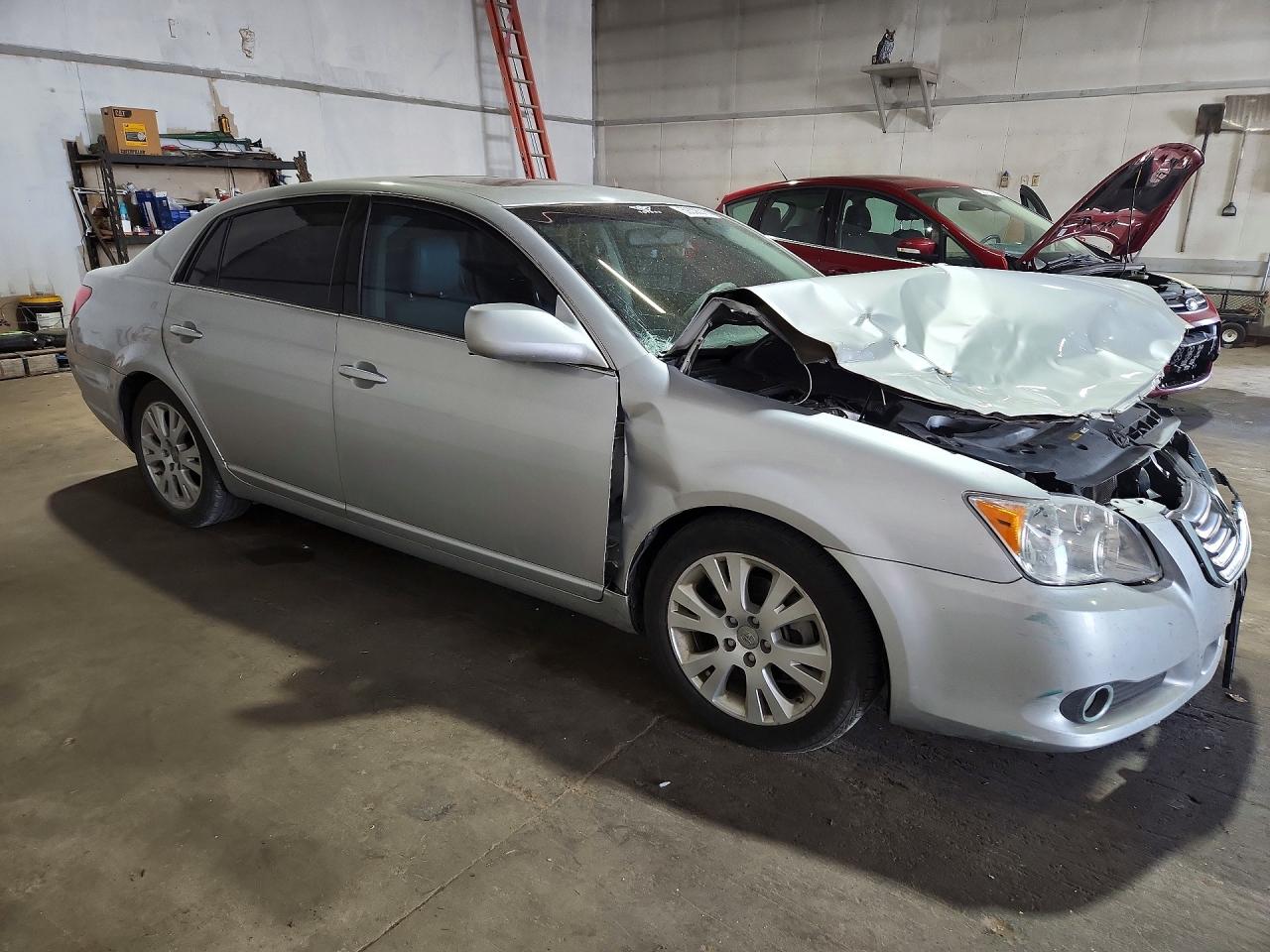 2010 TOYOTA AVALON