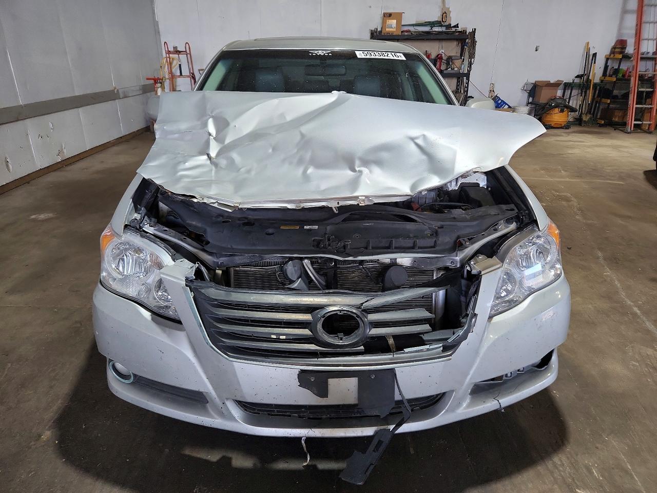 2010 TOYOTA AVALON