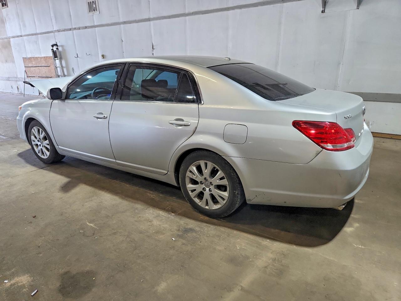 2010 TOYOTA AVALON