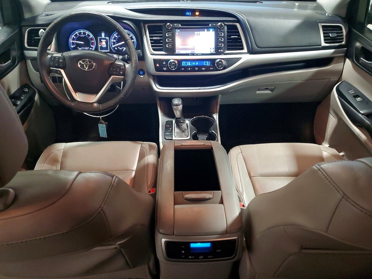 2016 TOYOTA HIGHLANDER