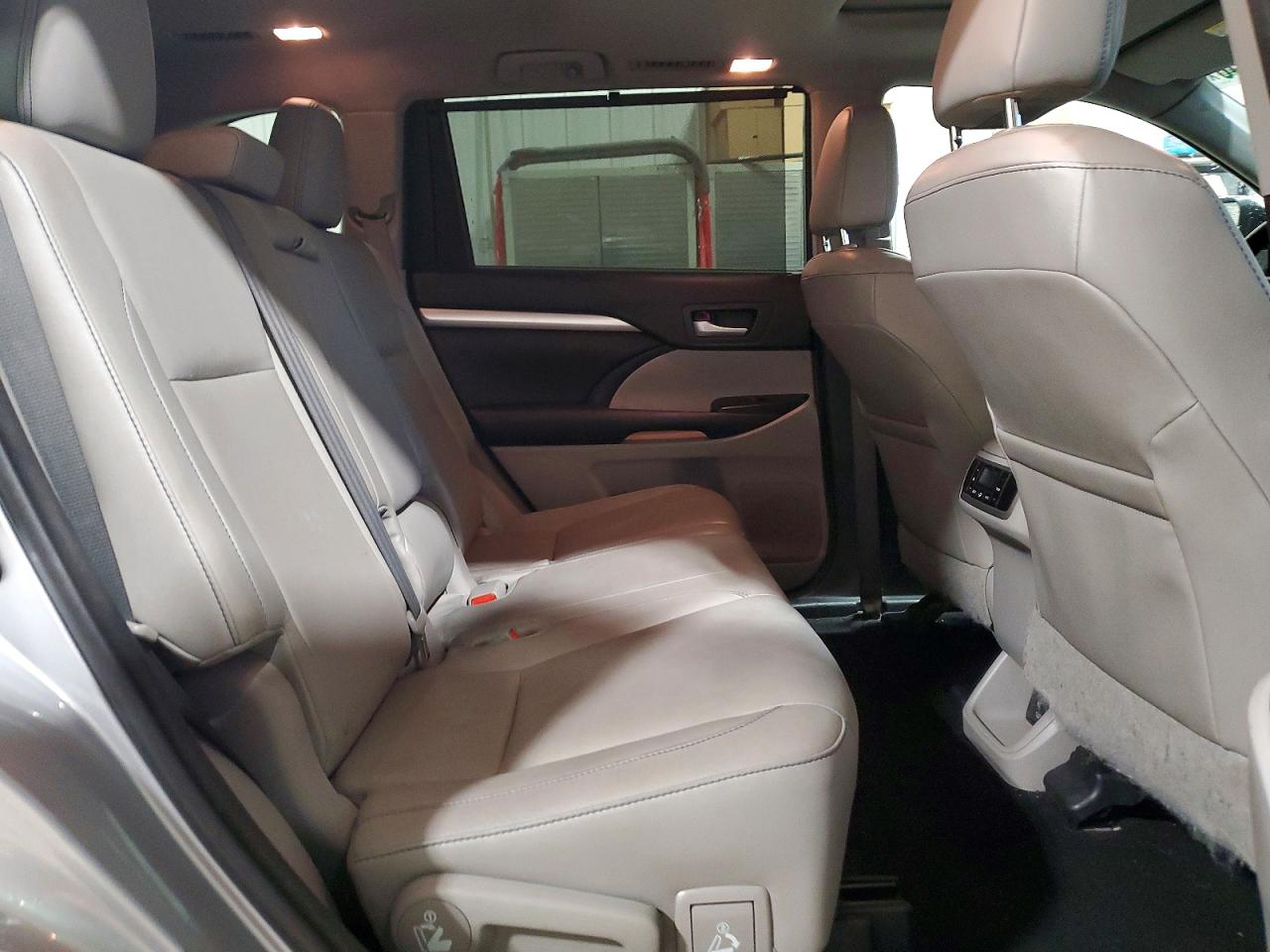 2016 TOYOTA HIGHLANDER
