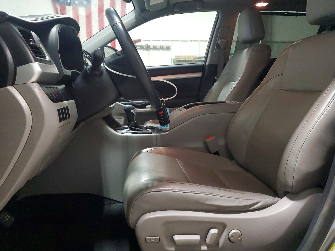 2016 TOYOTA HIGHLANDER