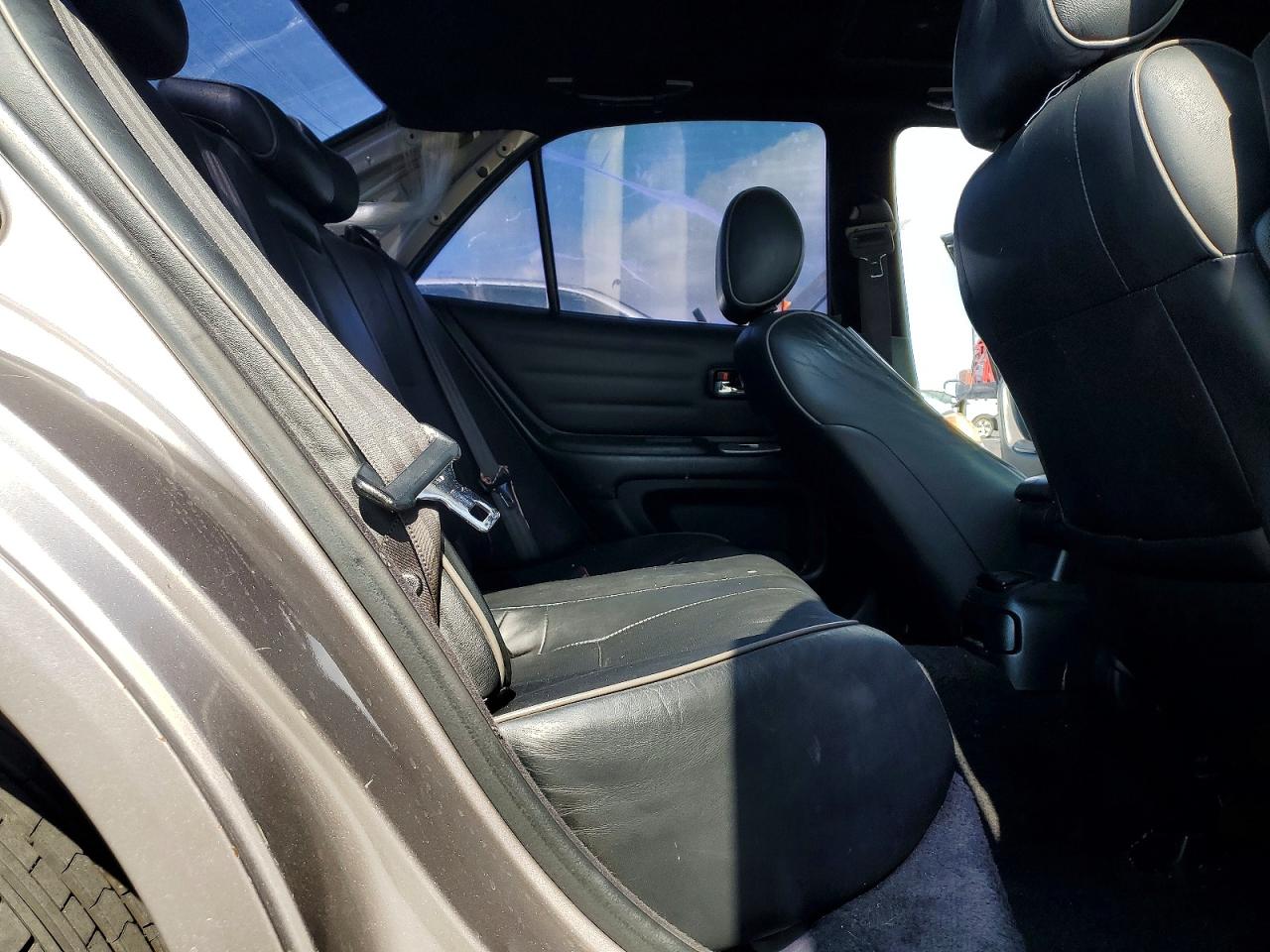 2004 LEXUS IS