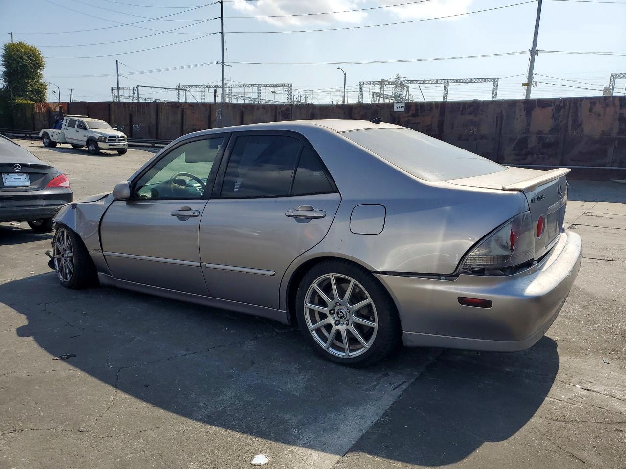 2004 LEXUS IS