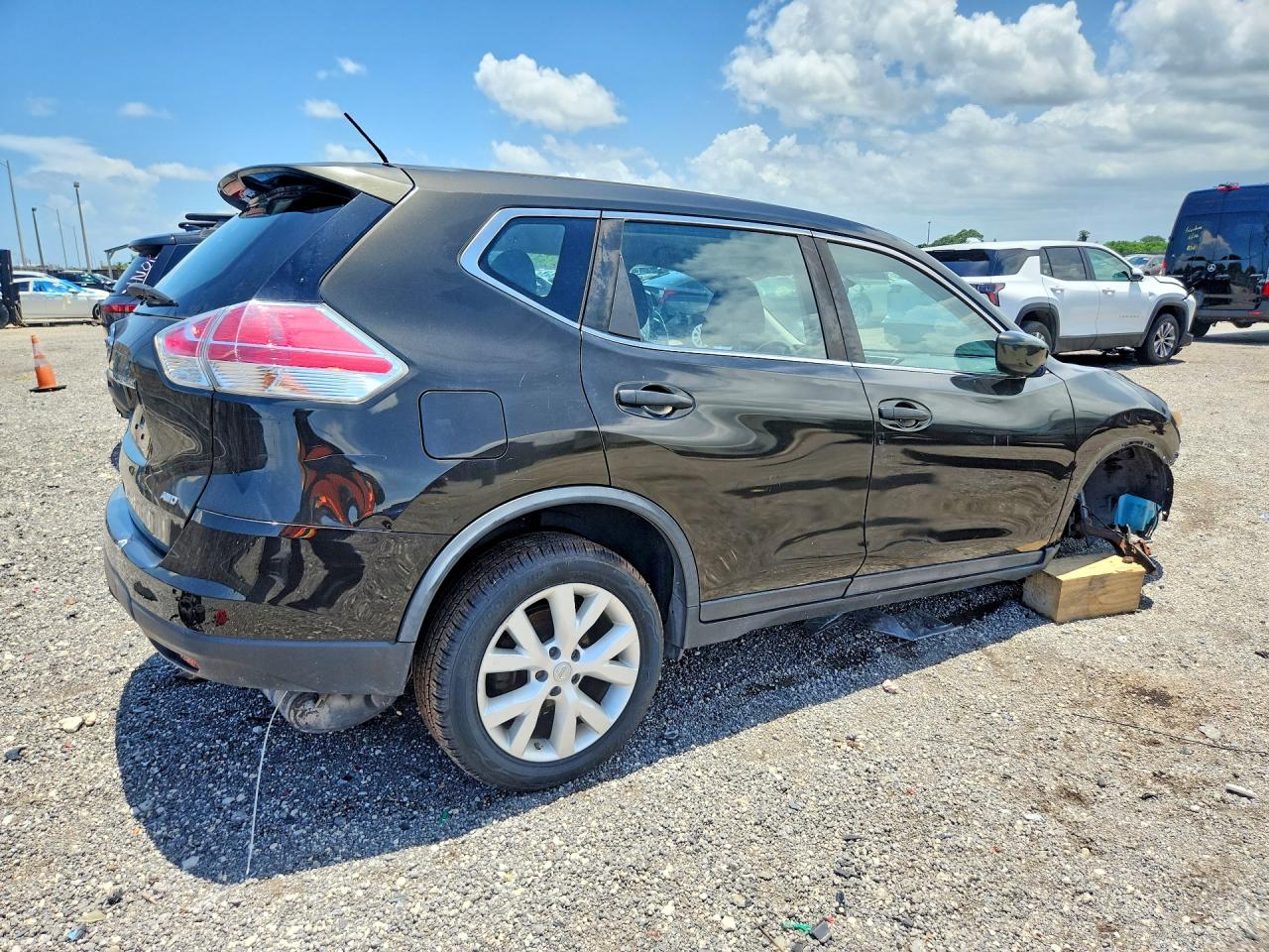 2016 NISSAN ROGUE