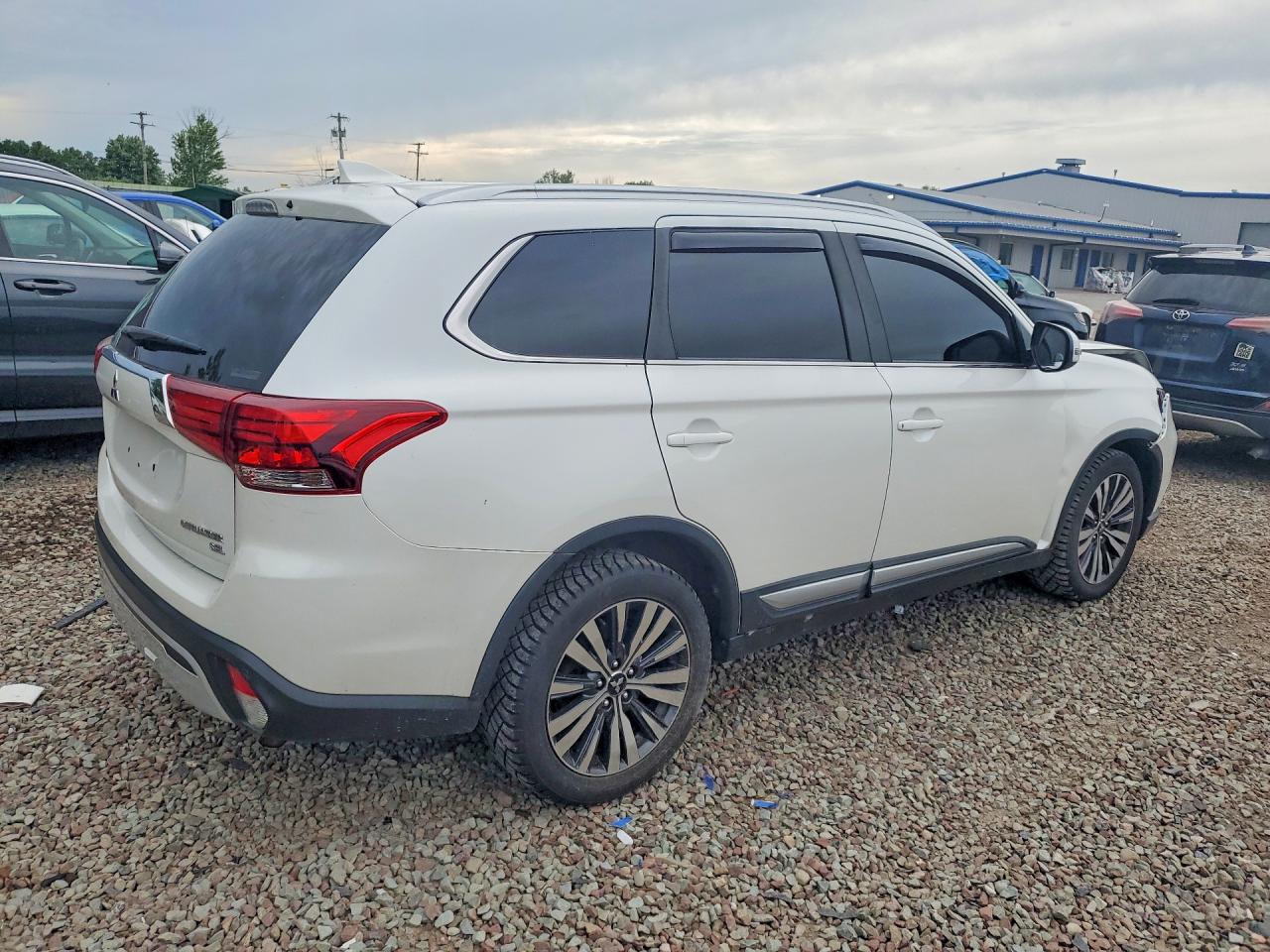 2019 MITSUBISHI OUTLANDER