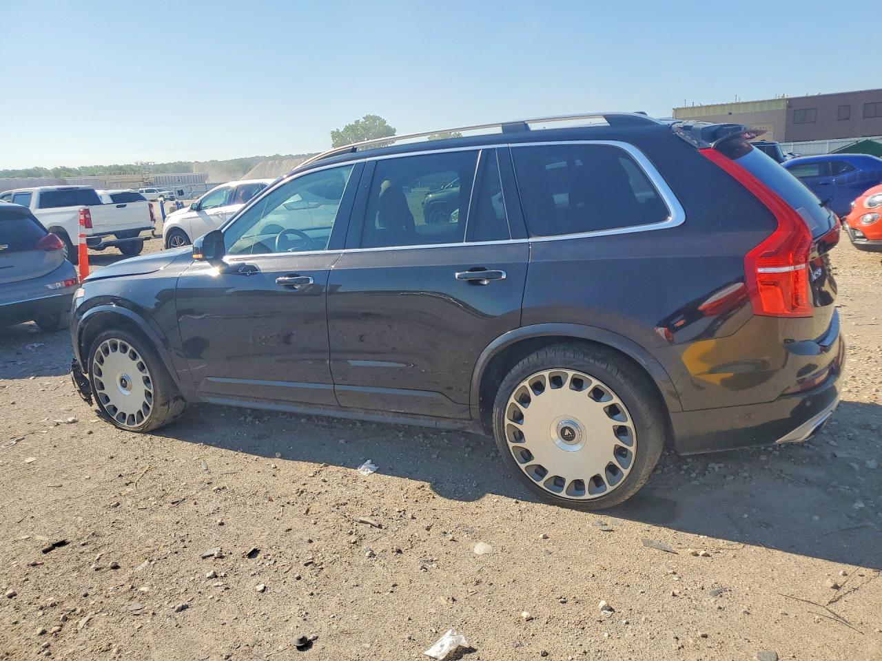 2016 VOLVO XC90
