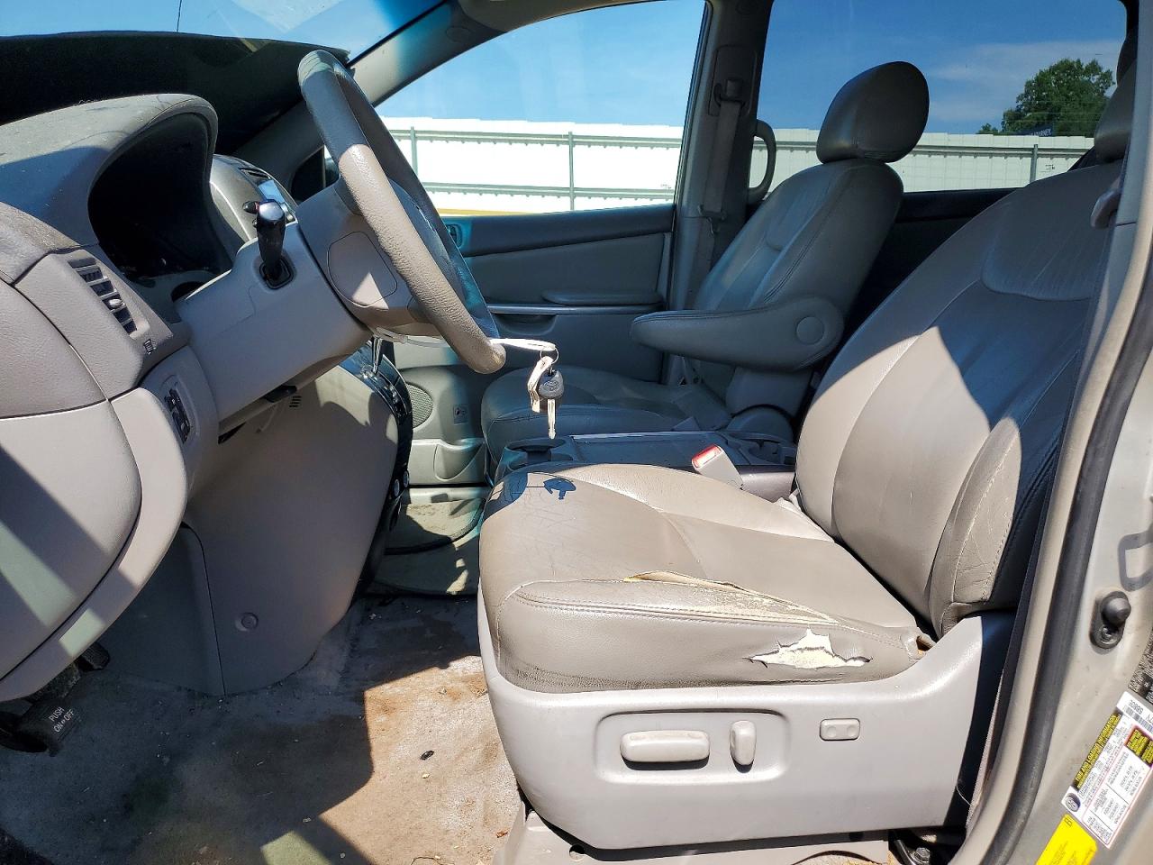 2008 TOYOTA SIENNA