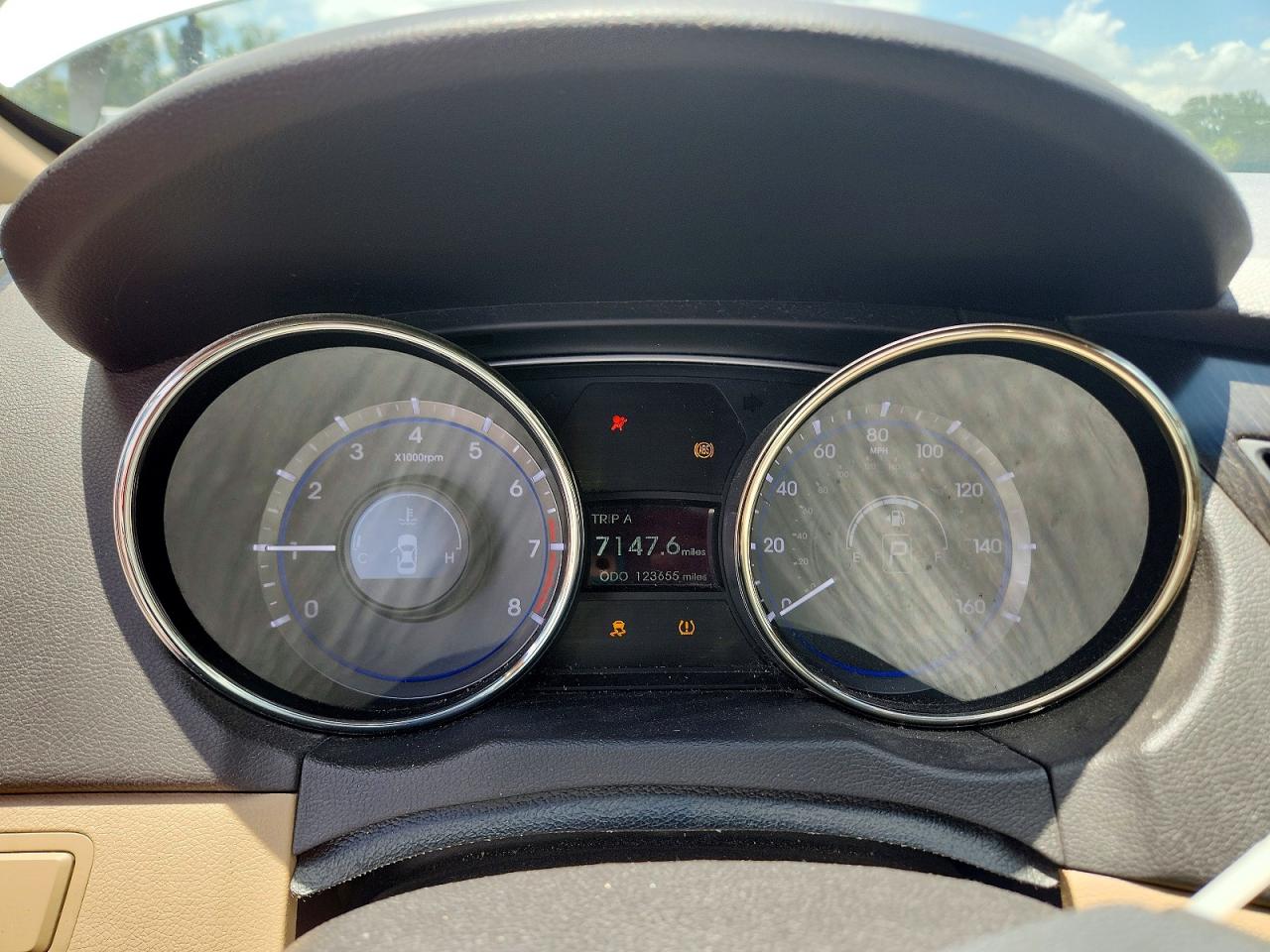 2011 HYUNDAI SONATA