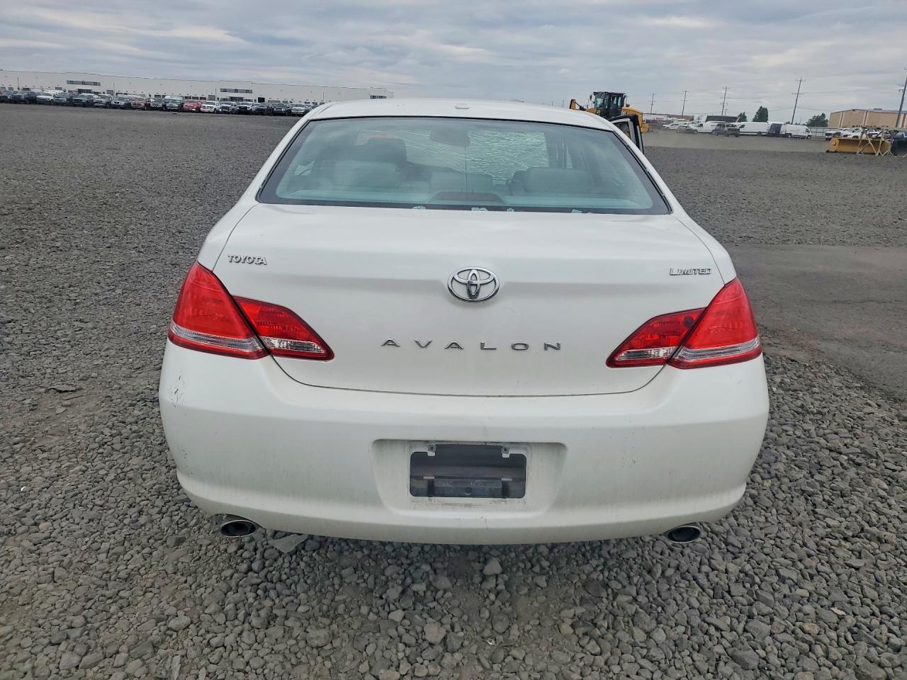 2010 TOYOTA AVALON