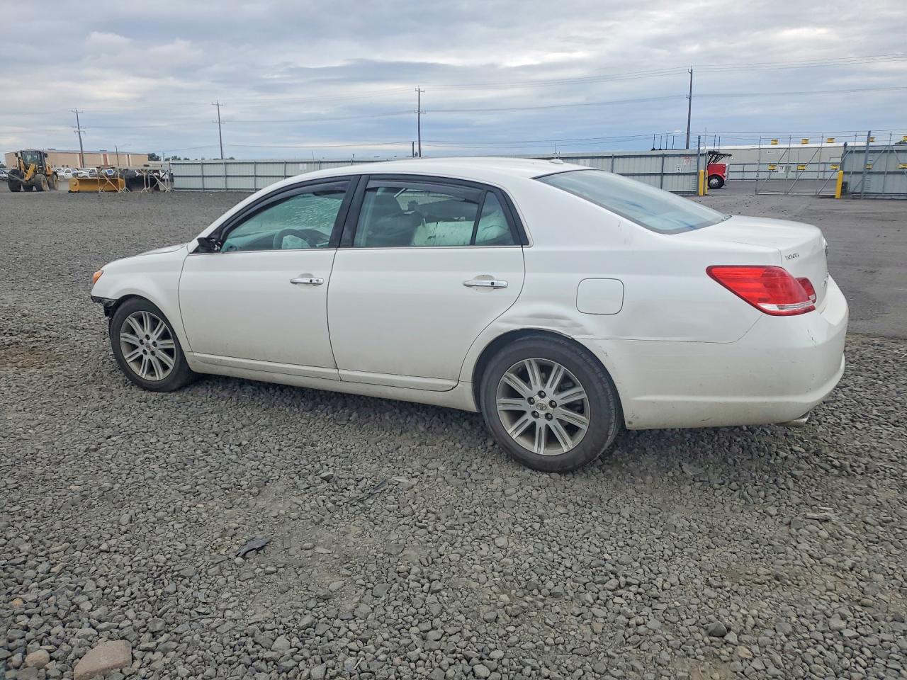 2010 TOYOTA AVALON