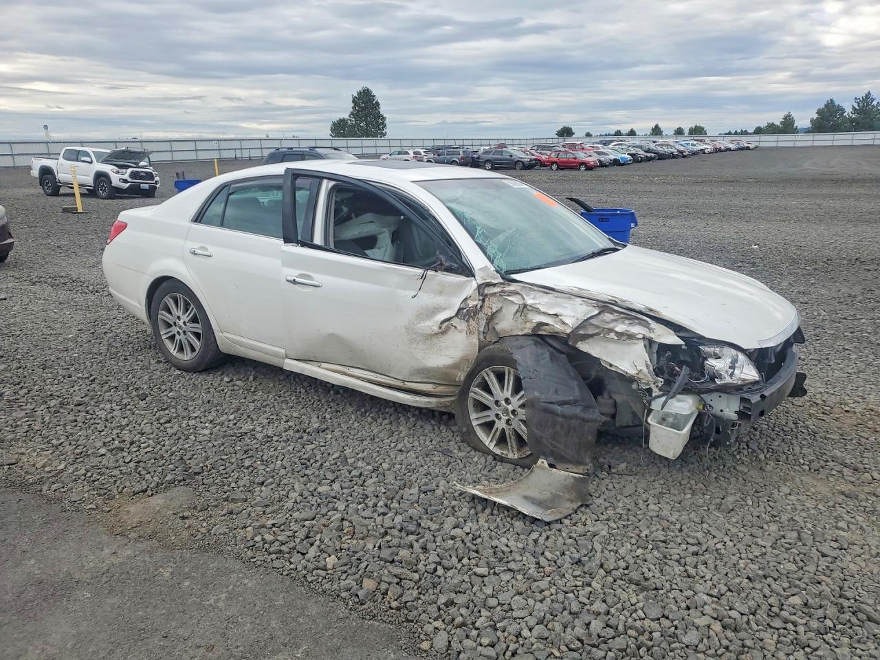 2010 TOYOTA AVALON