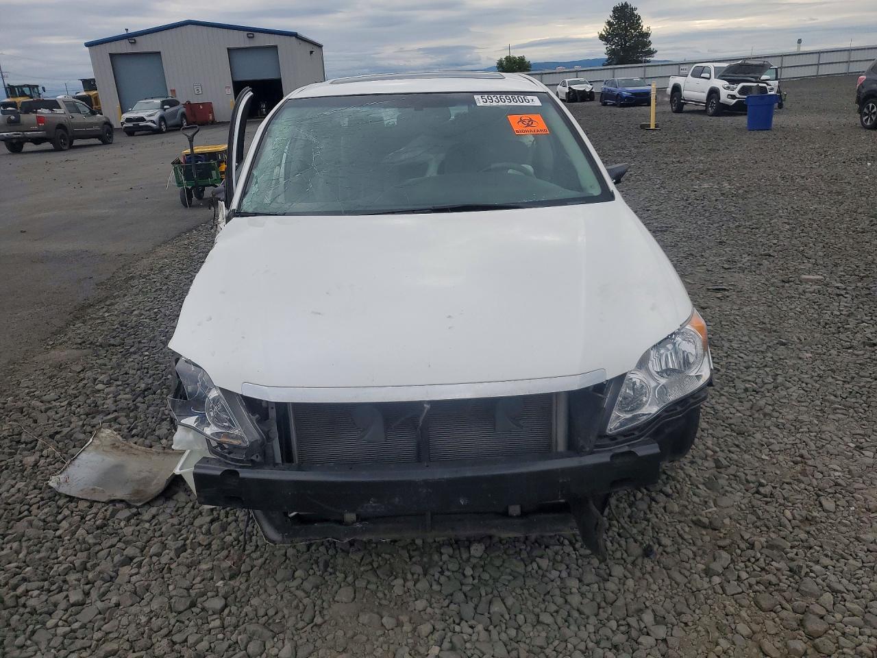 2010 TOYOTA AVALON
