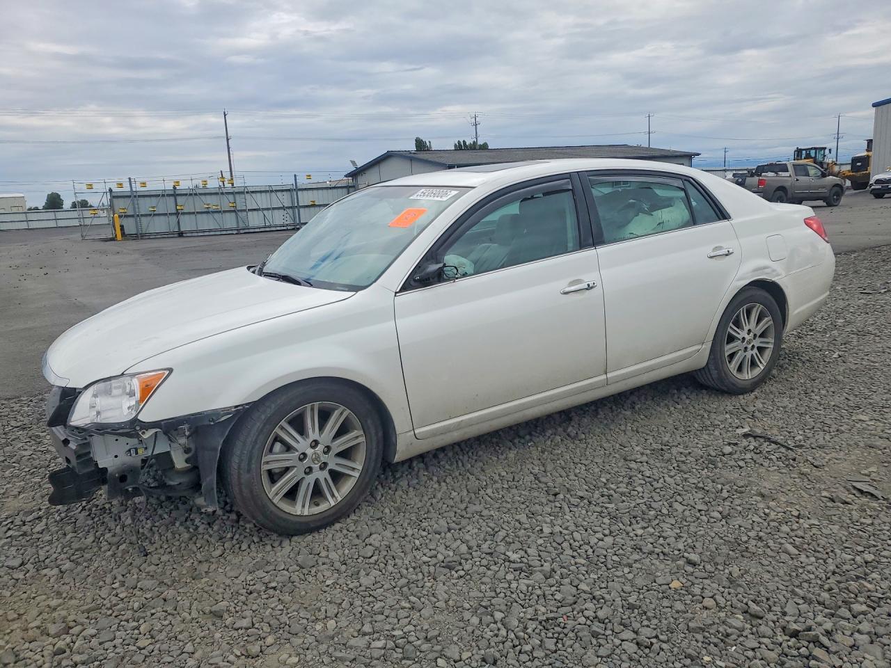 2010 TOYOTA AVALON