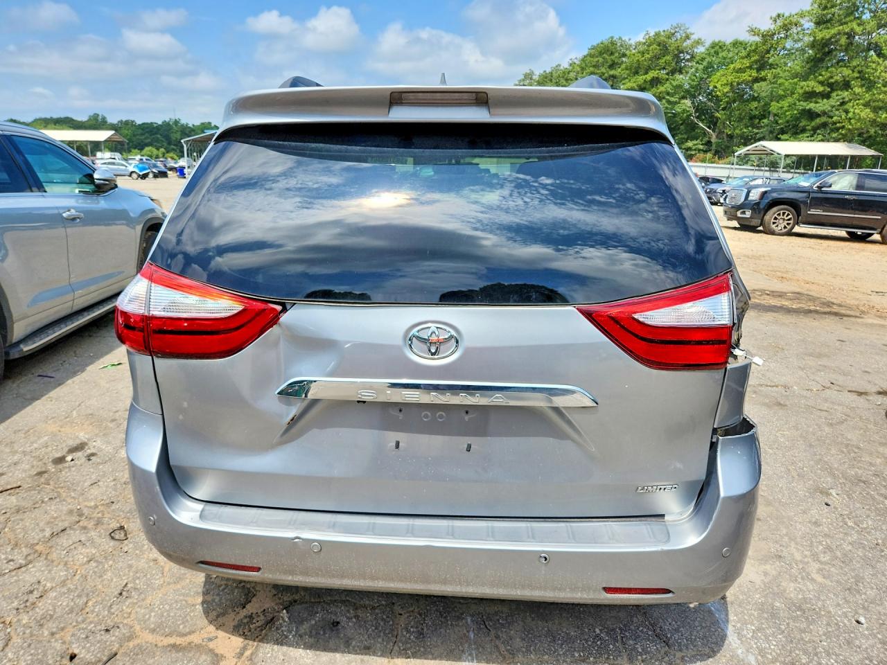 2015 TOYOTA SIENNA
