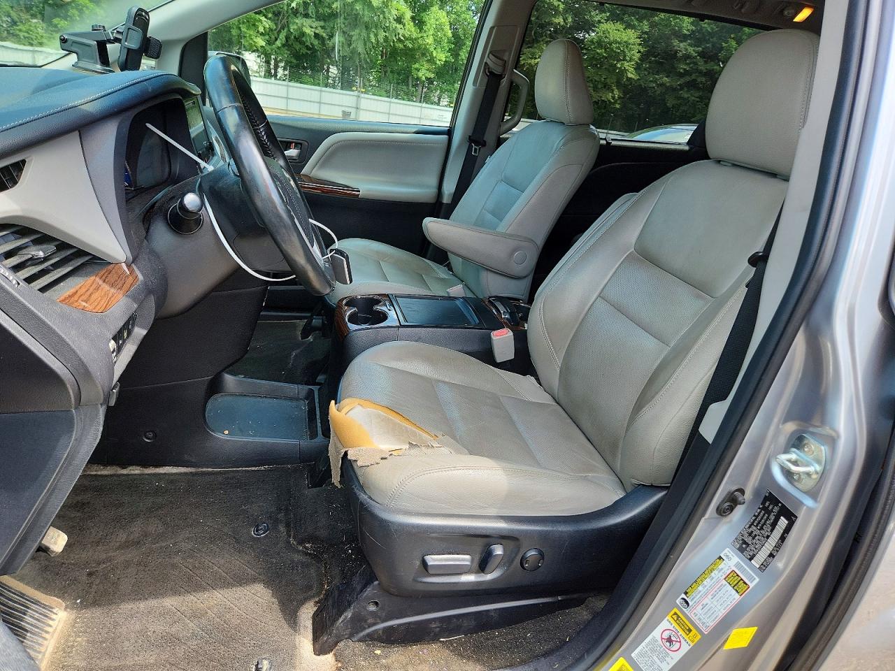 2015 TOYOTA SIENNA