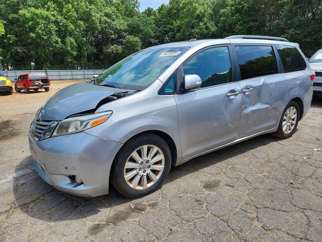 2015 TOYOTA SIENNA