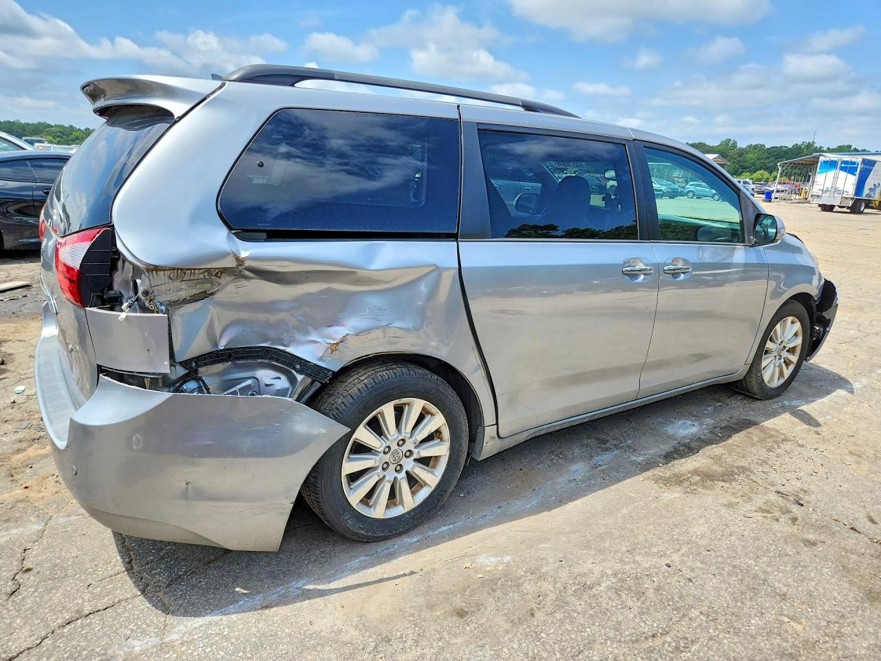 2015 TOYOTA SIENNA