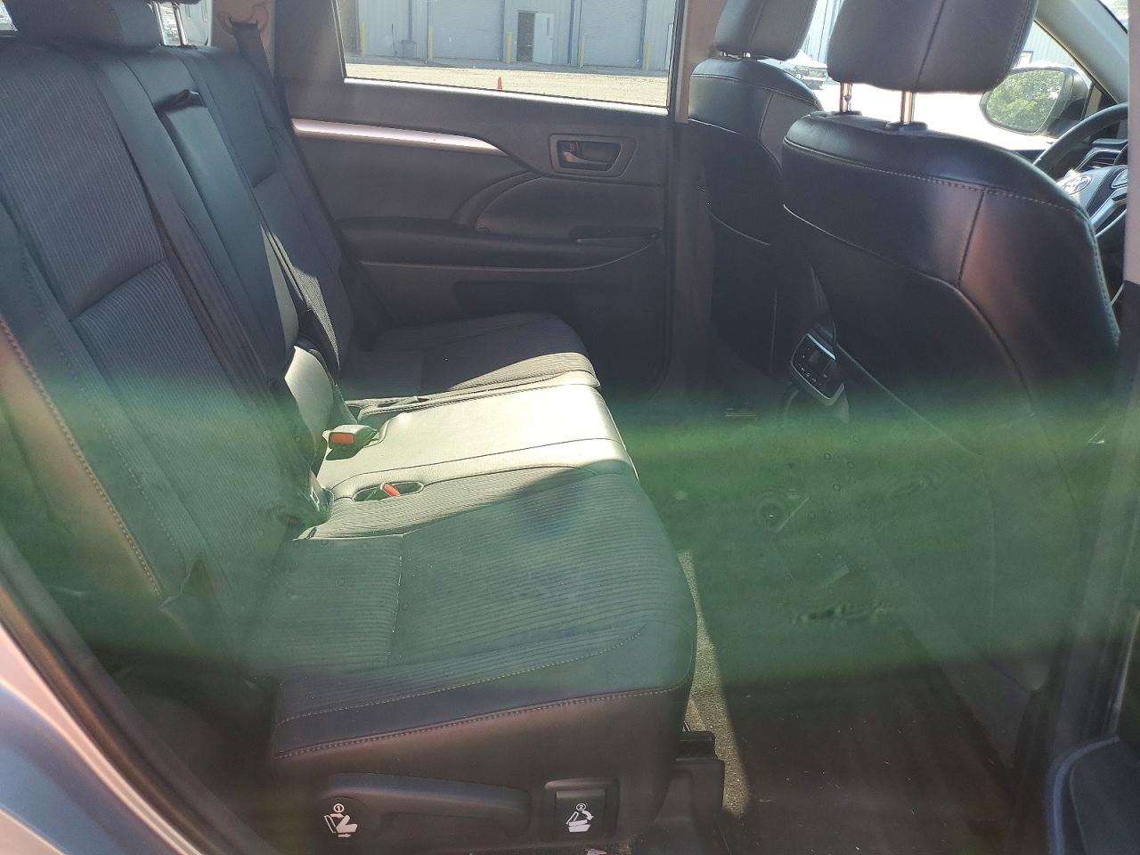 2016 TOYOTA HIGHLANDER