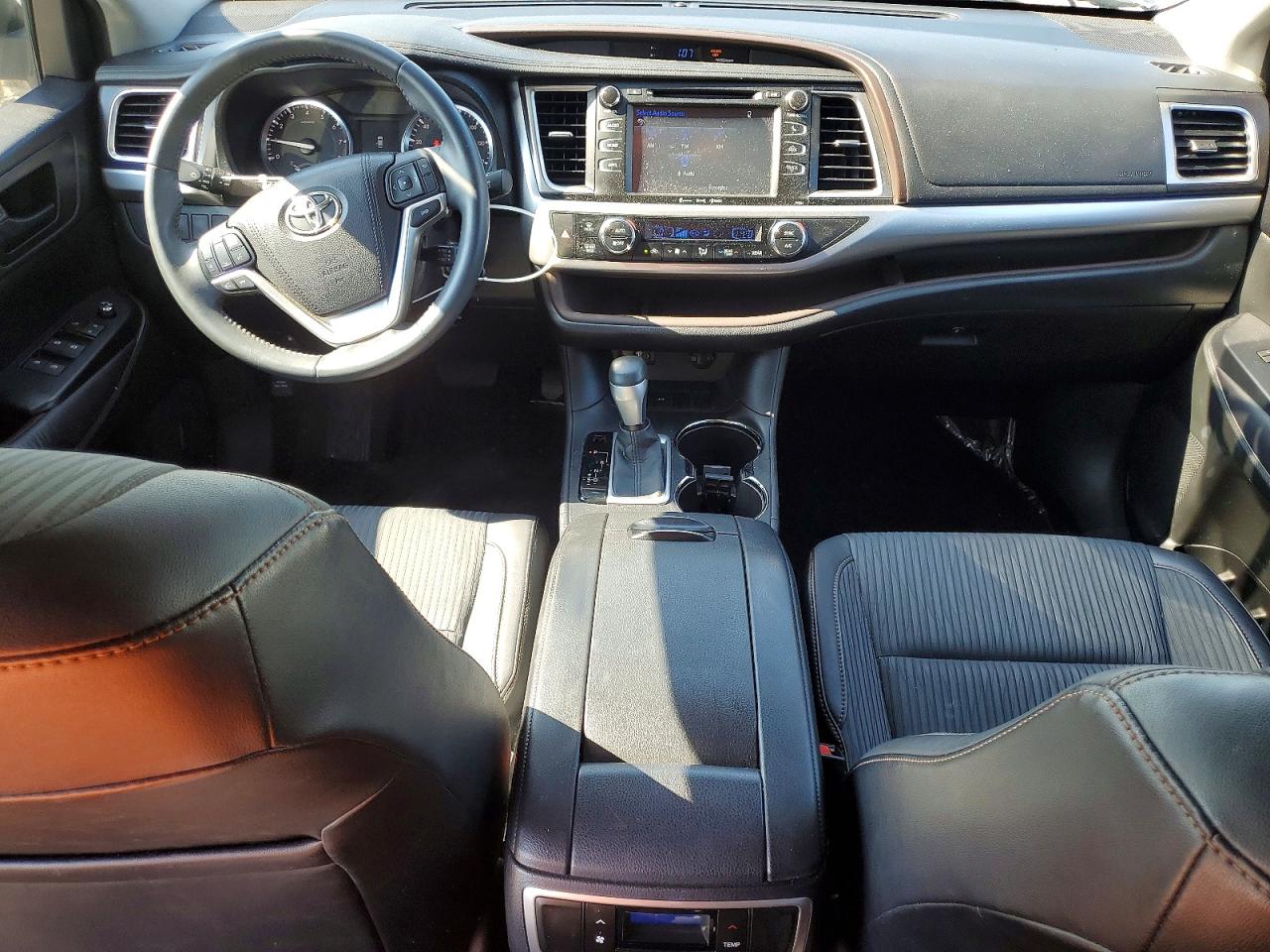 2016 TOYOTA HIGHLANDER