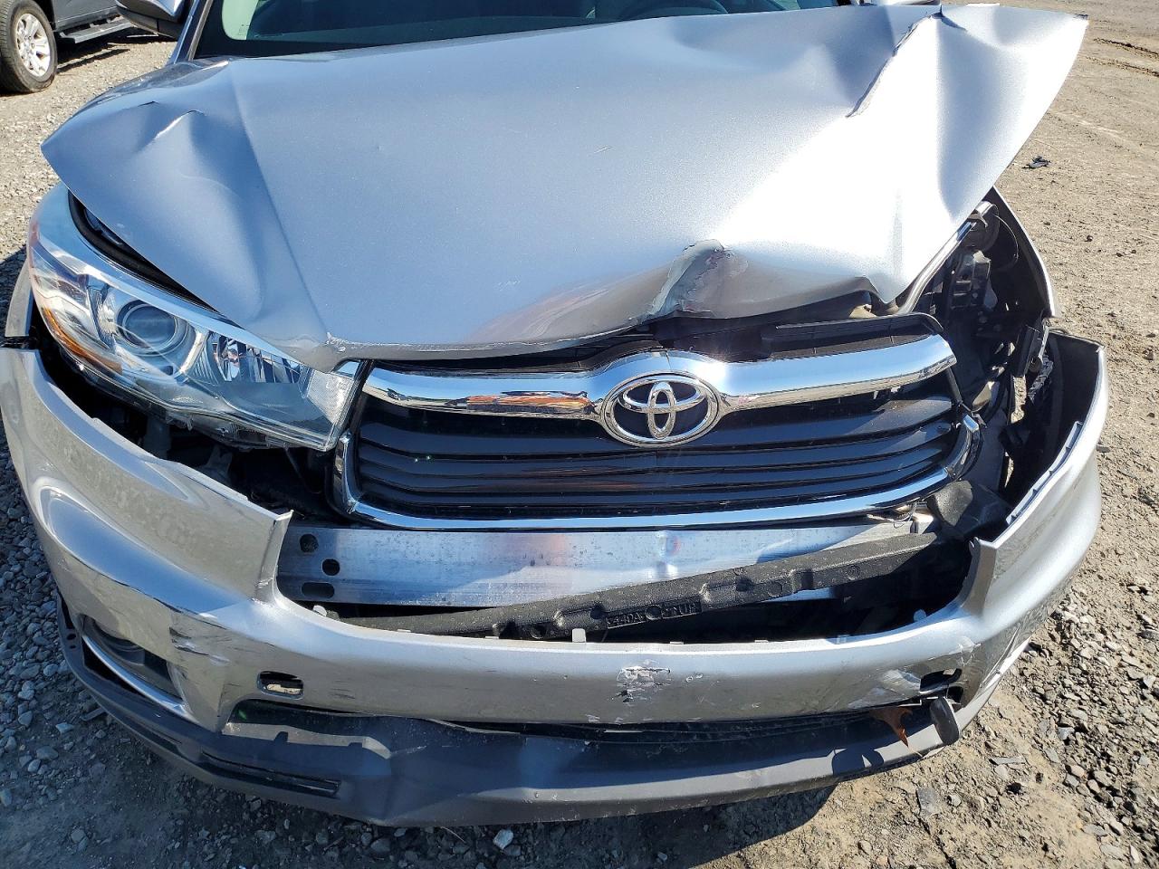 2016 TOYOTA HIGHLANDER
