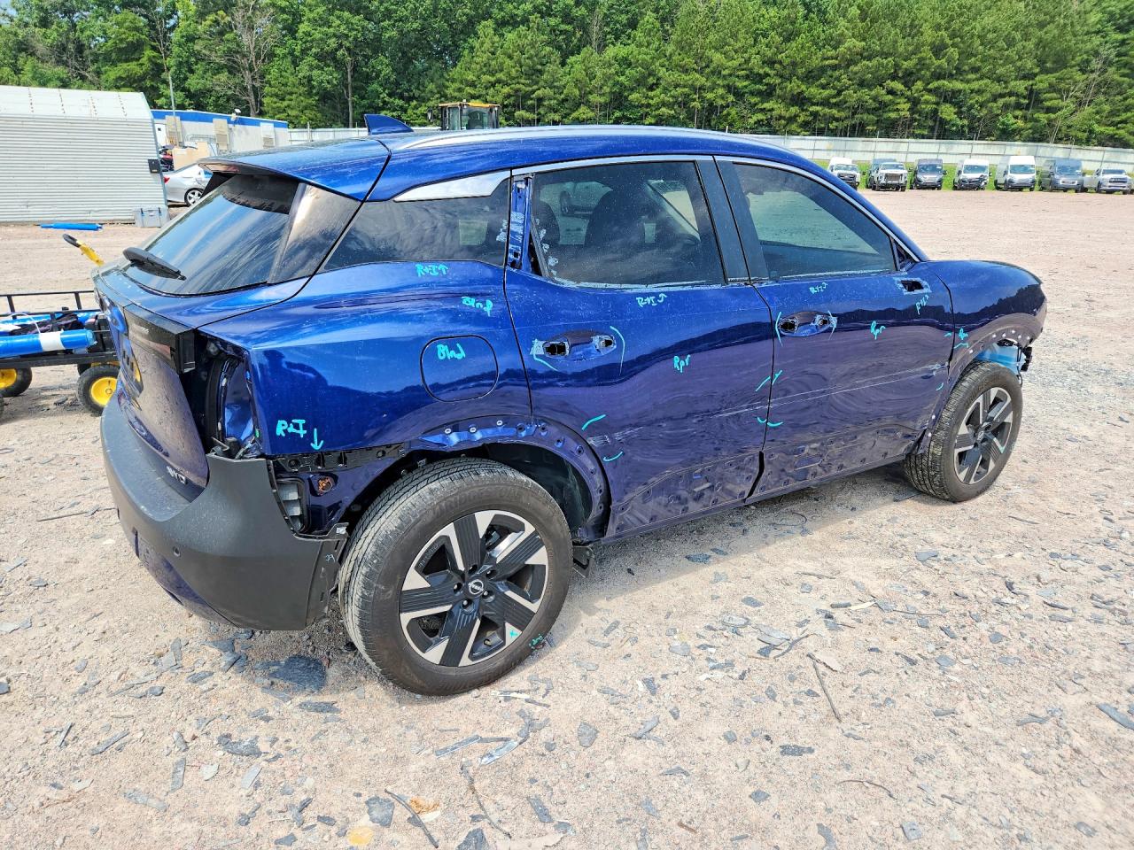 2025 NISSAN KICKS
