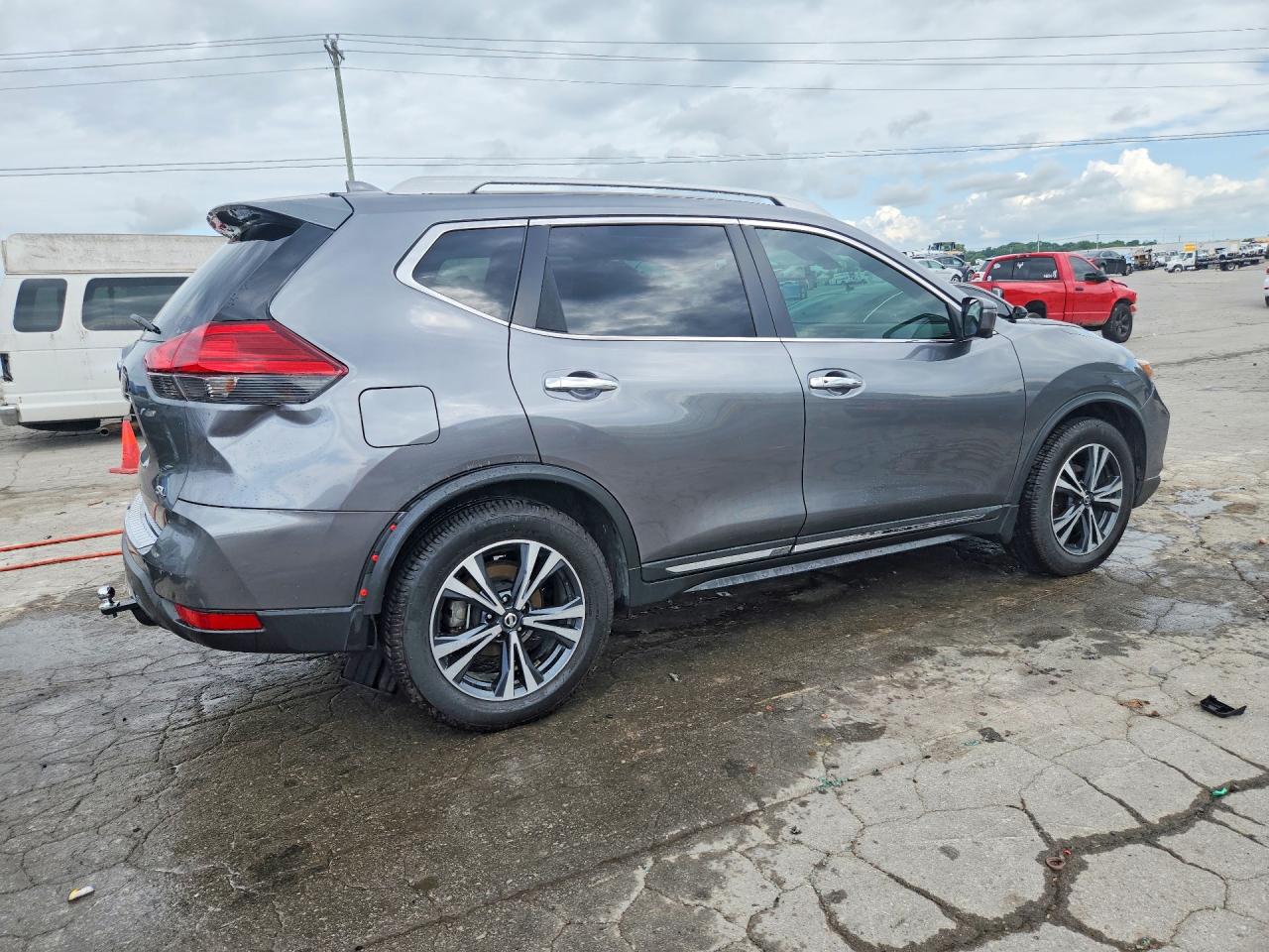 2017 NISSAN ROGUE