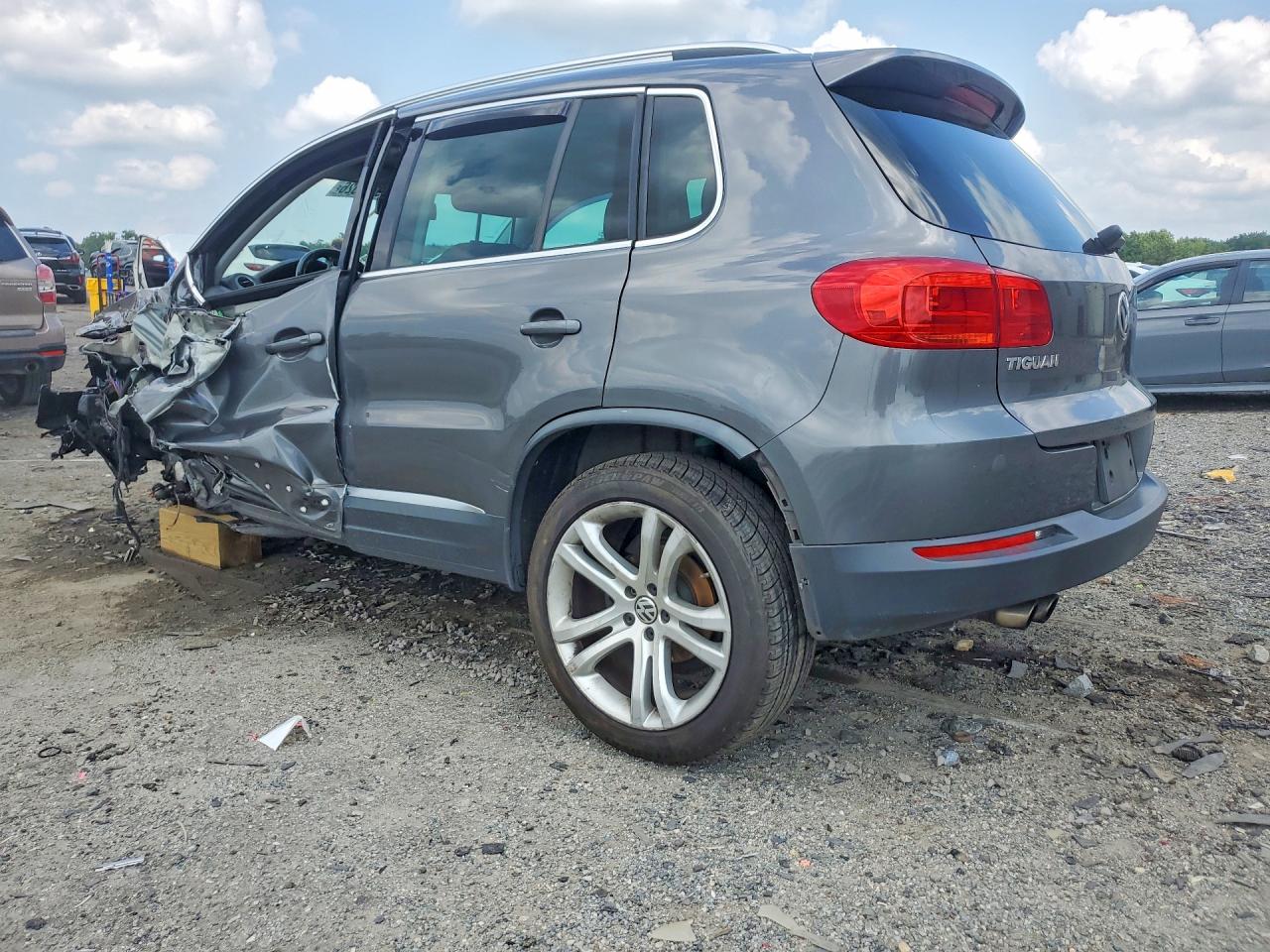 2013 VOLKSWAGEN TIGUAN