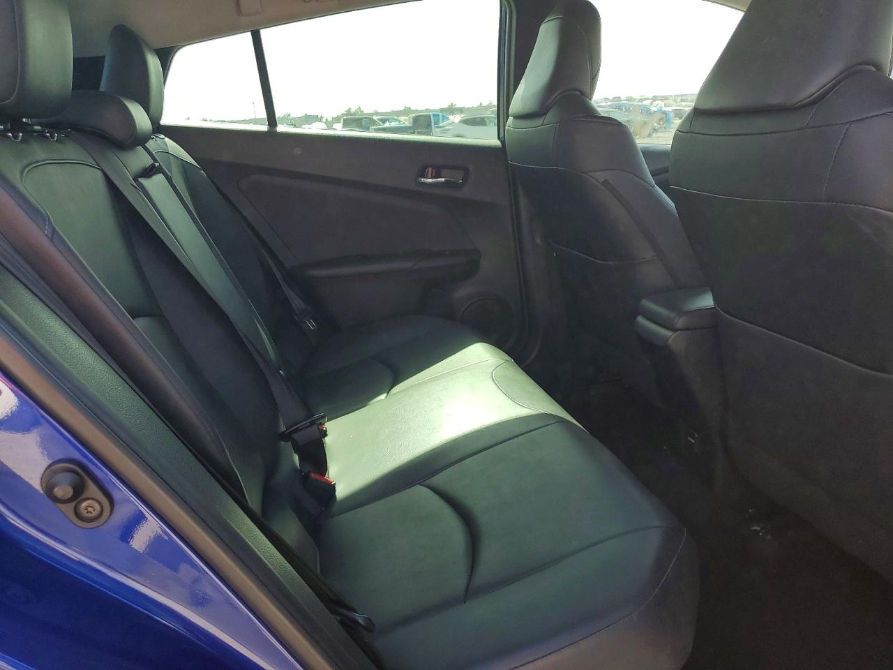 2016 TOYOTA PRIUS