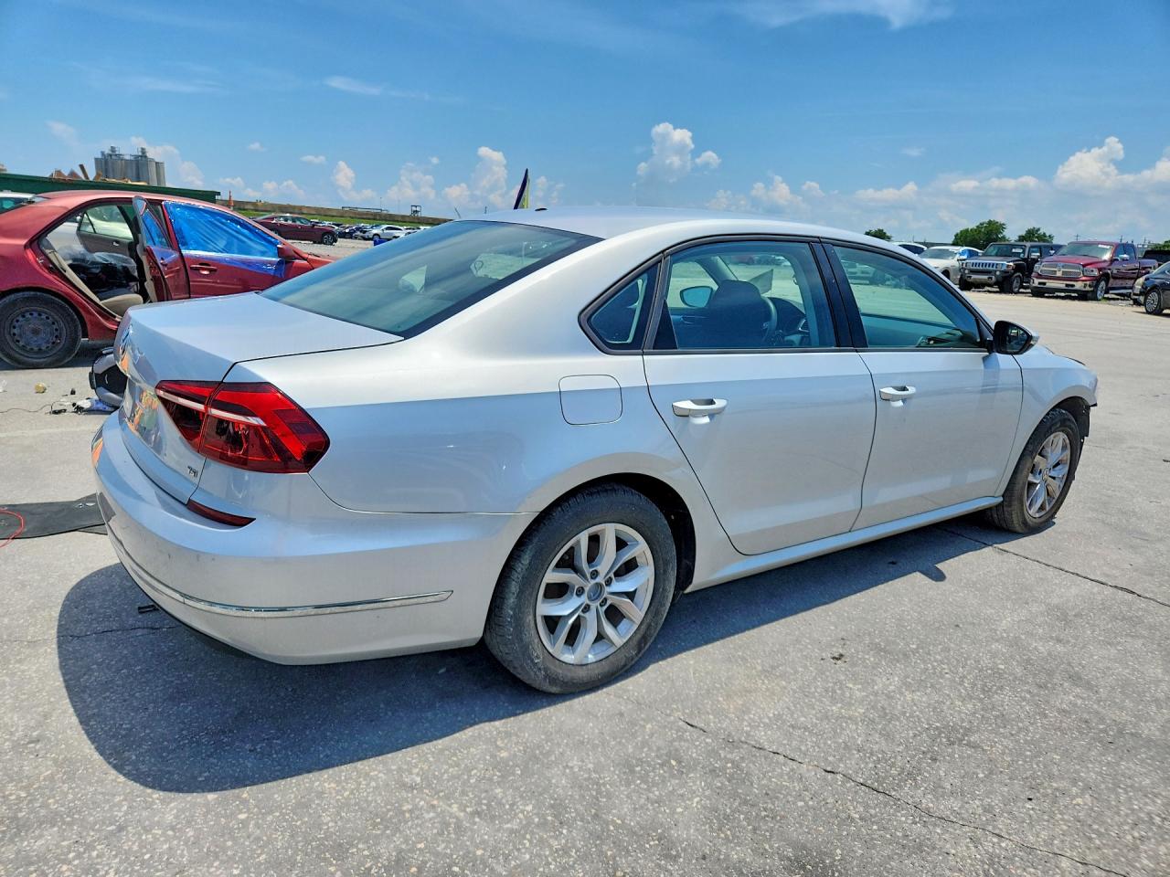 2018 VOLKSWAGEN PASSAT