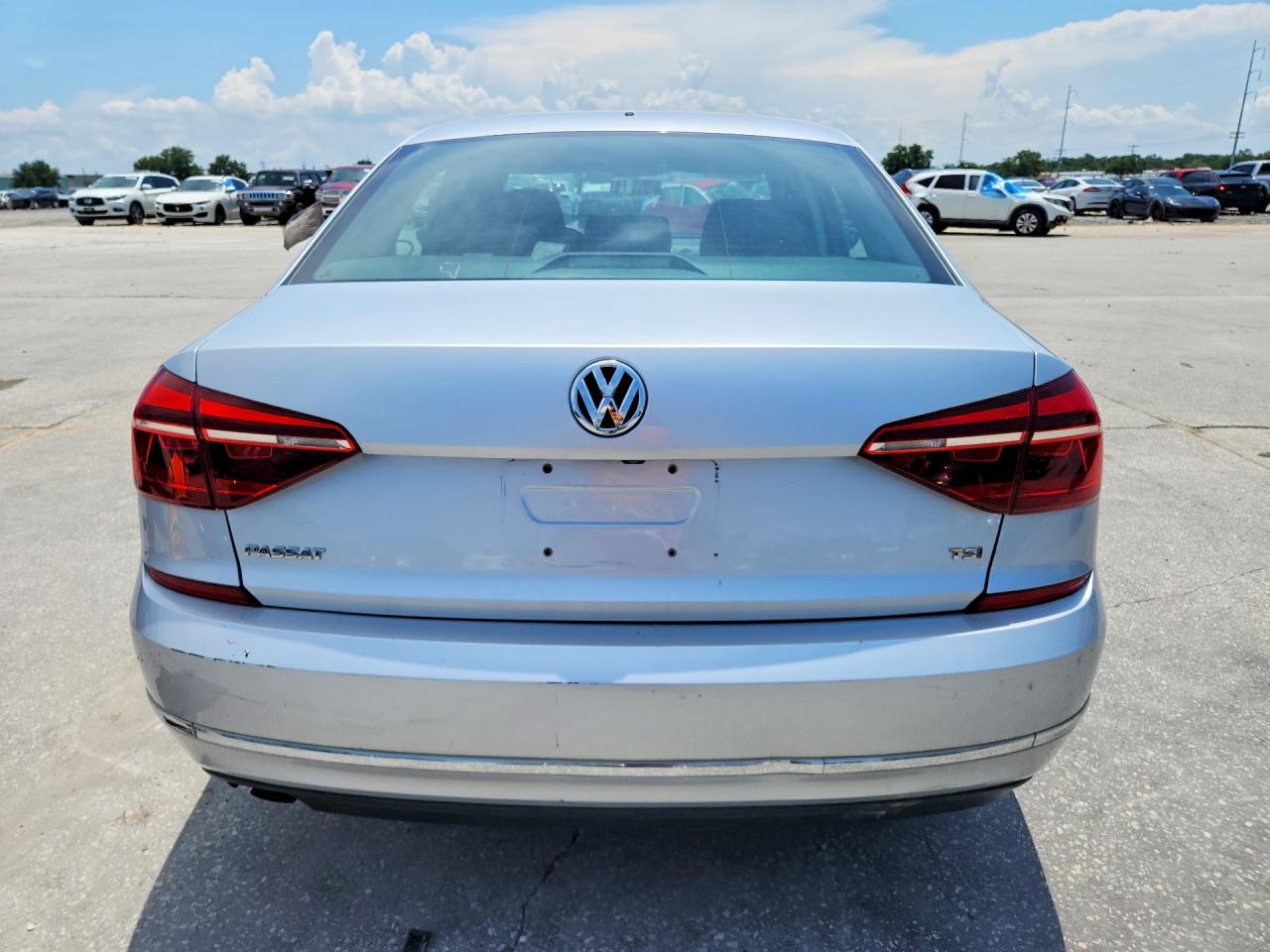2018 VOLKSWAGEN PASSAT