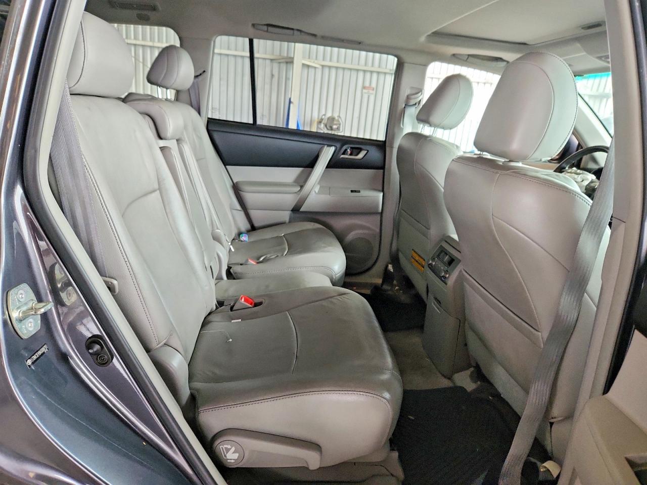 2010 TOYOTA HIGHLANDER