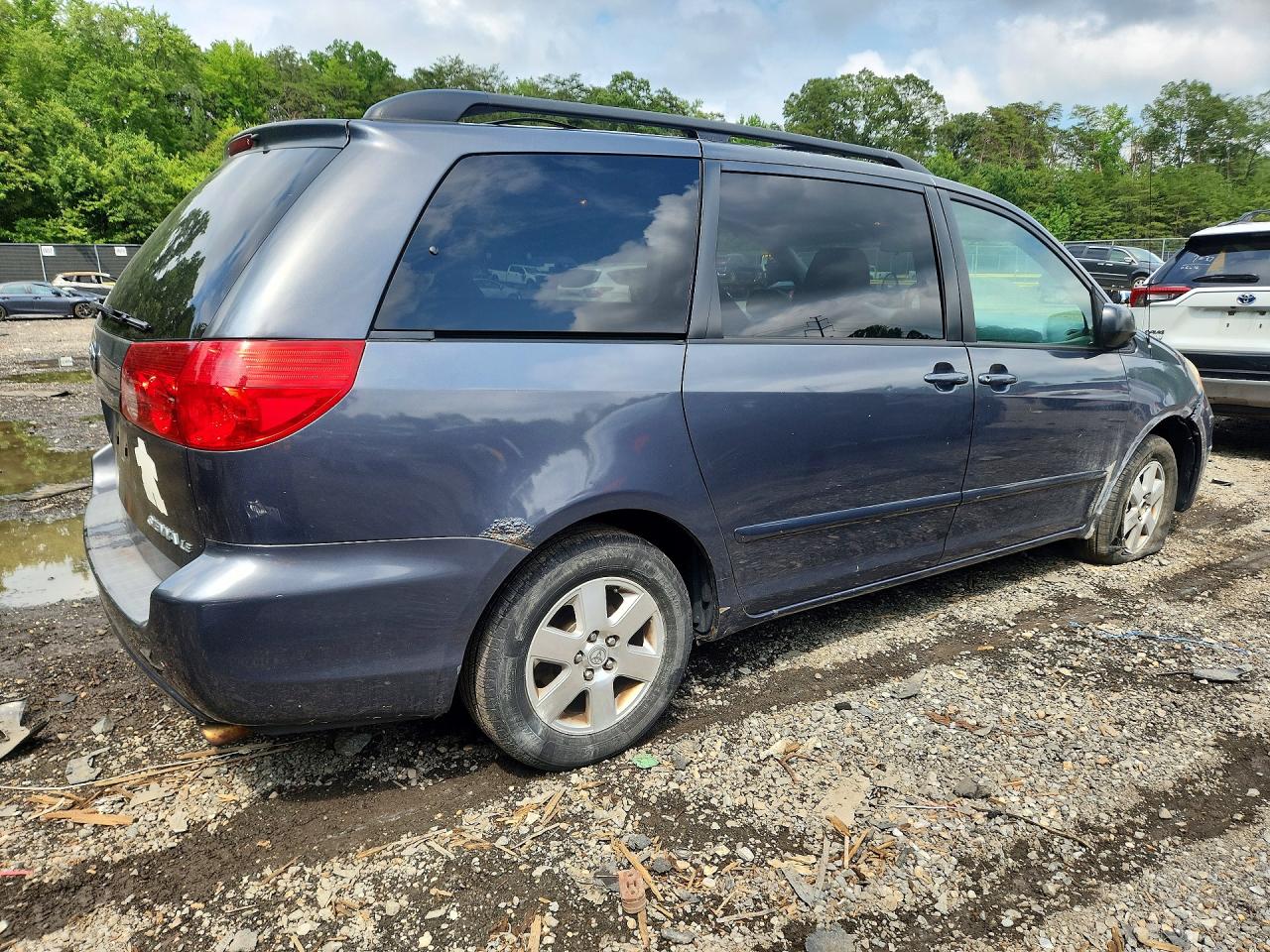 2010 TOYOTA SIENNA