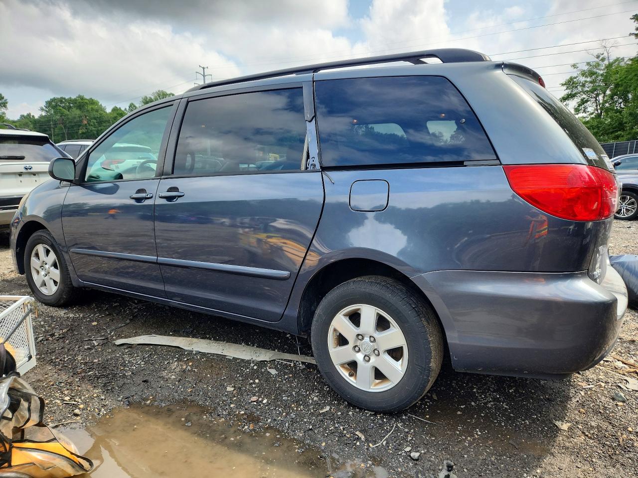 2010 TOYOTA SIENNA