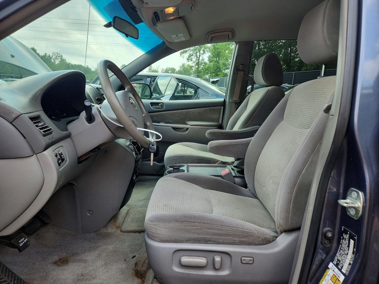 2010 TOYOTA SIENNA