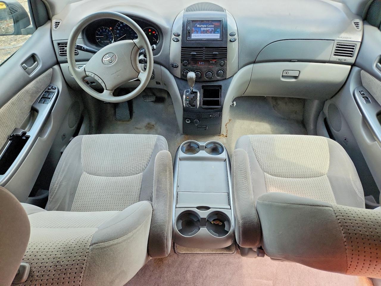 2010 TOYOTA SIENNA