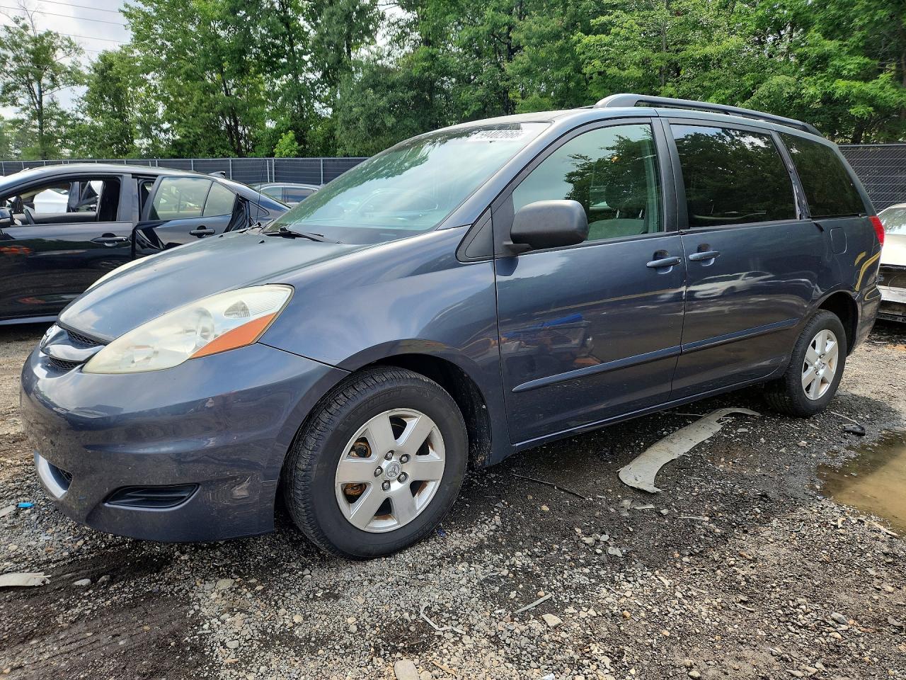 2010 TOYOTA SIENNA
