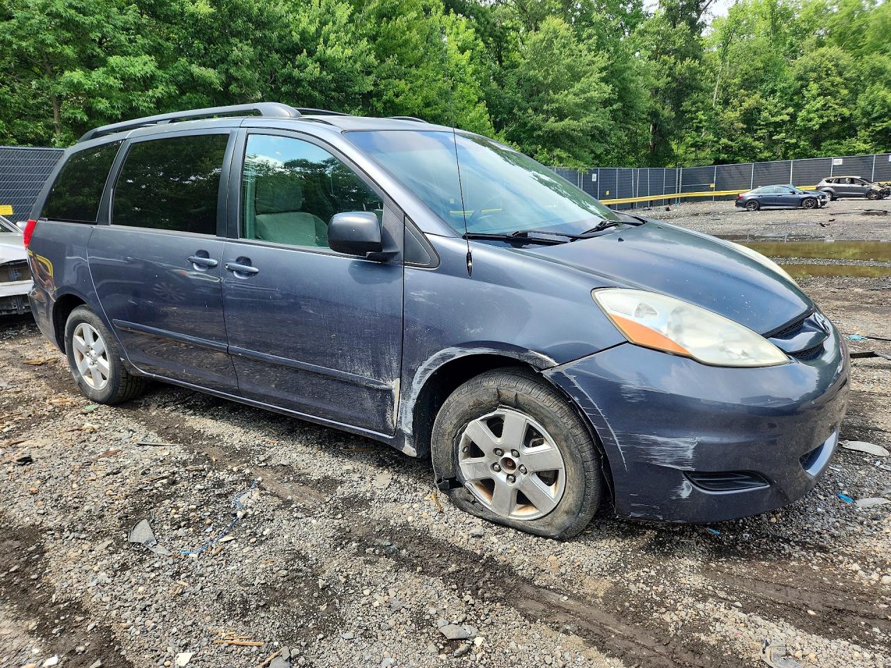 2010 TOYOTA SIENNA
