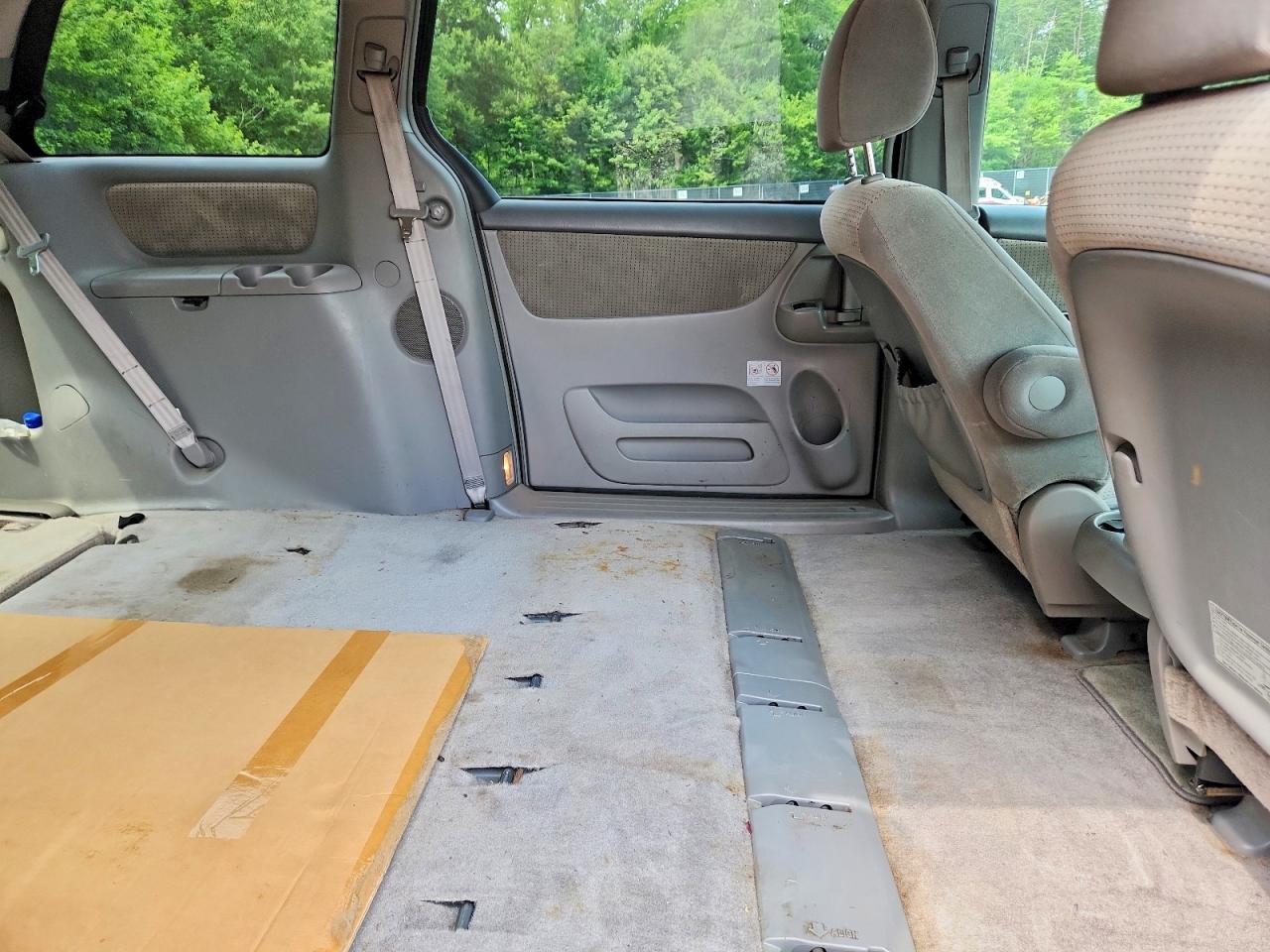 2010 TOYOTA SIENNA