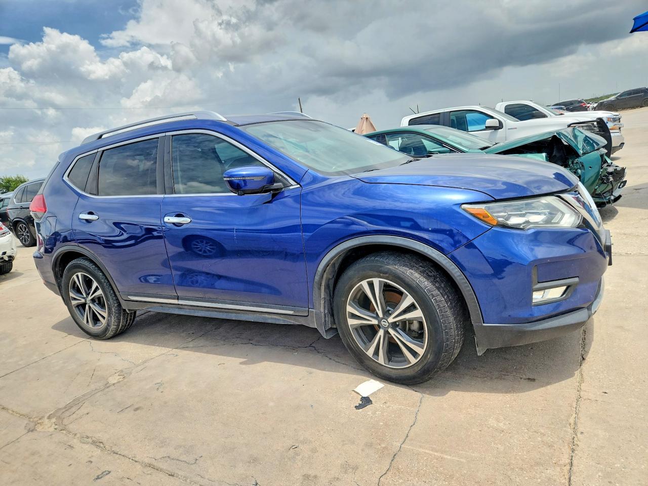 2017 NISSAN ROGUE