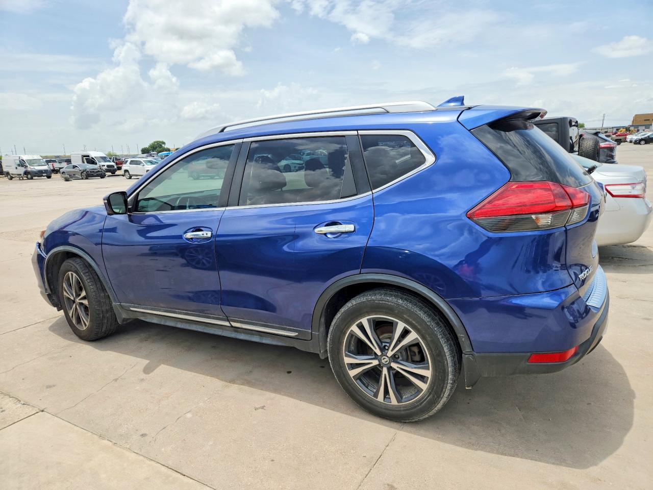 2017 NISSAN ROGUE