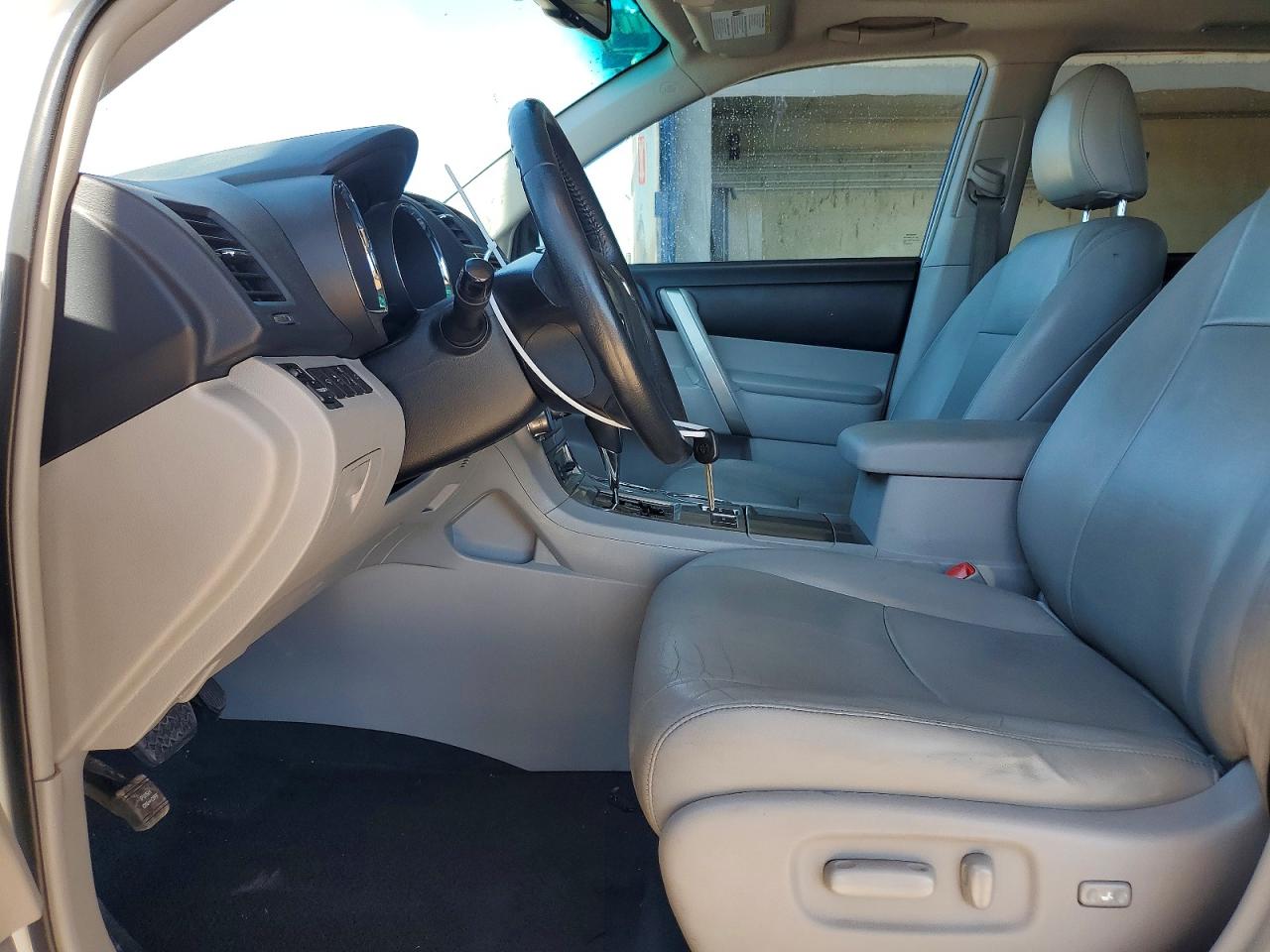 2013 TOYOTA HIGHLANDER