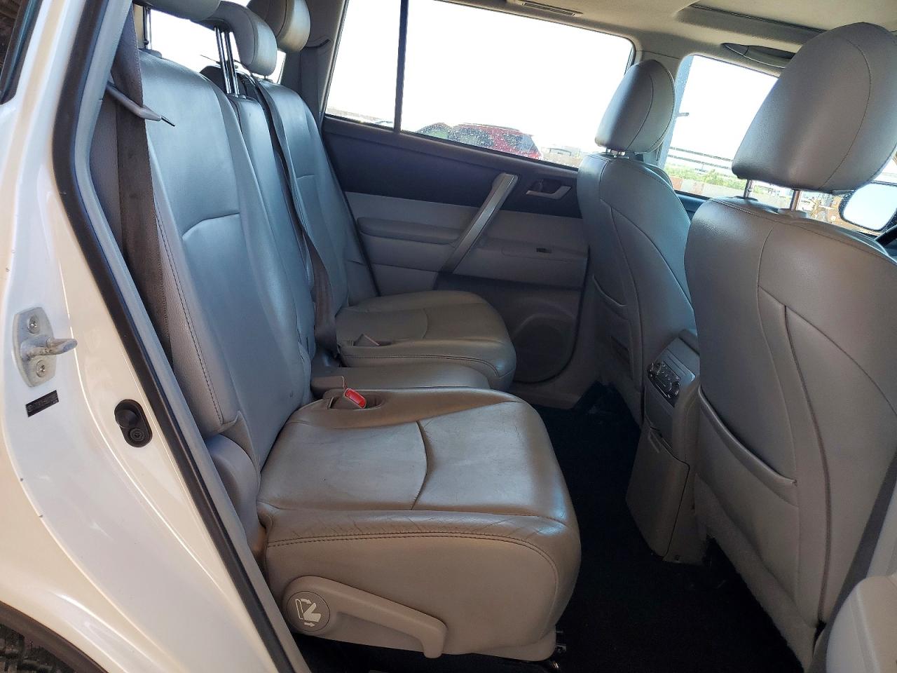 2013 TOYOTA HIGHLANDER