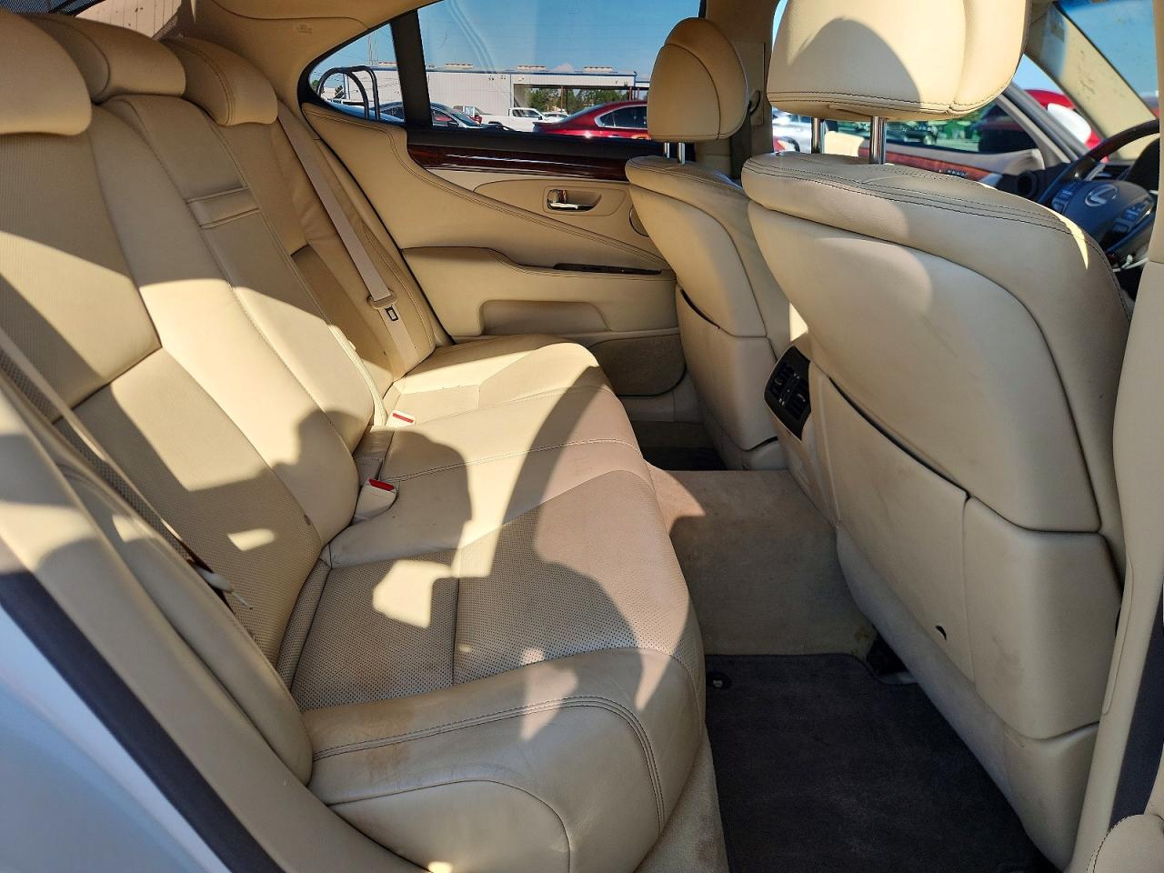 2016 LEXUS LS460